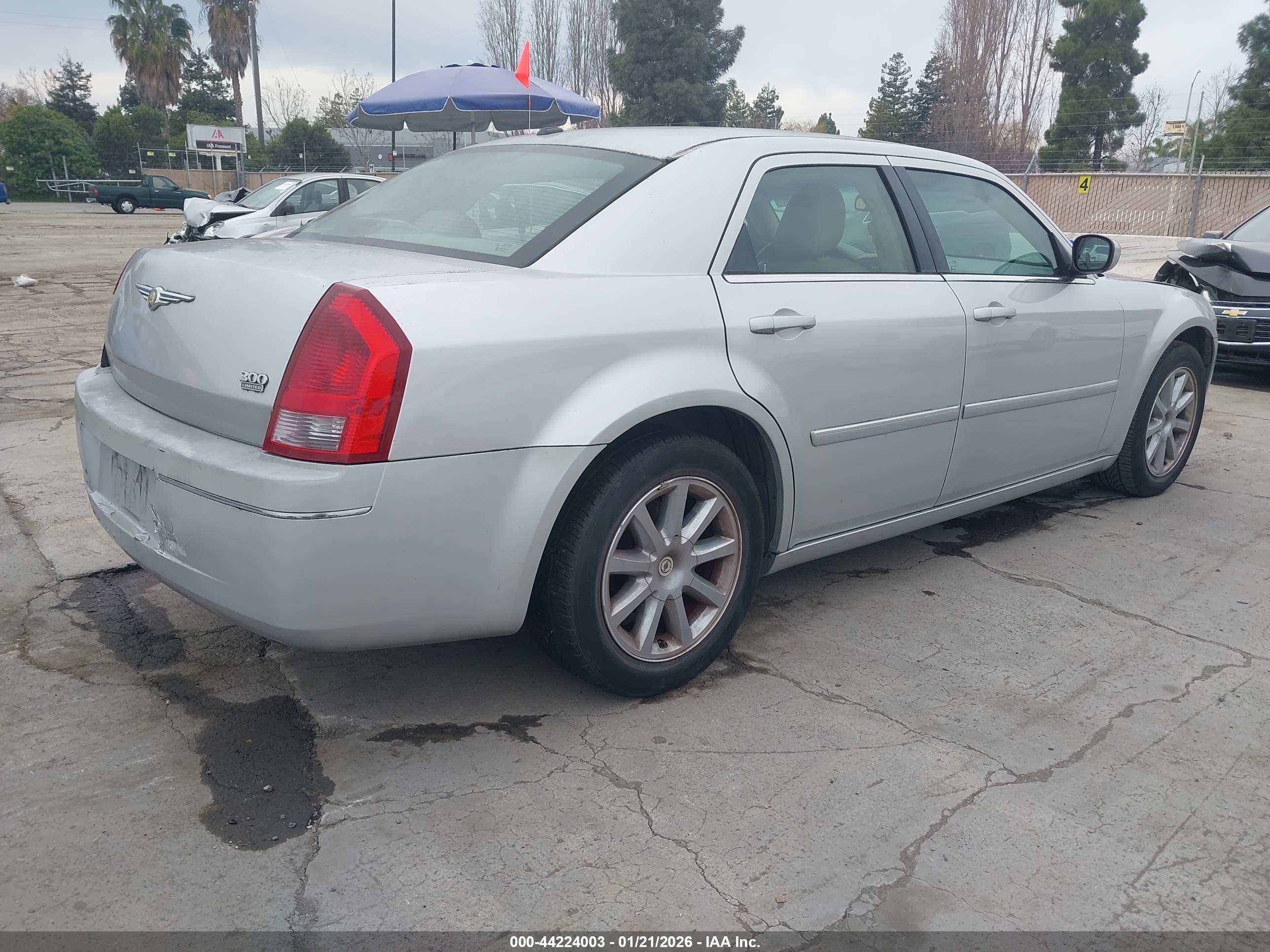 CHRYSLER 300 image 4