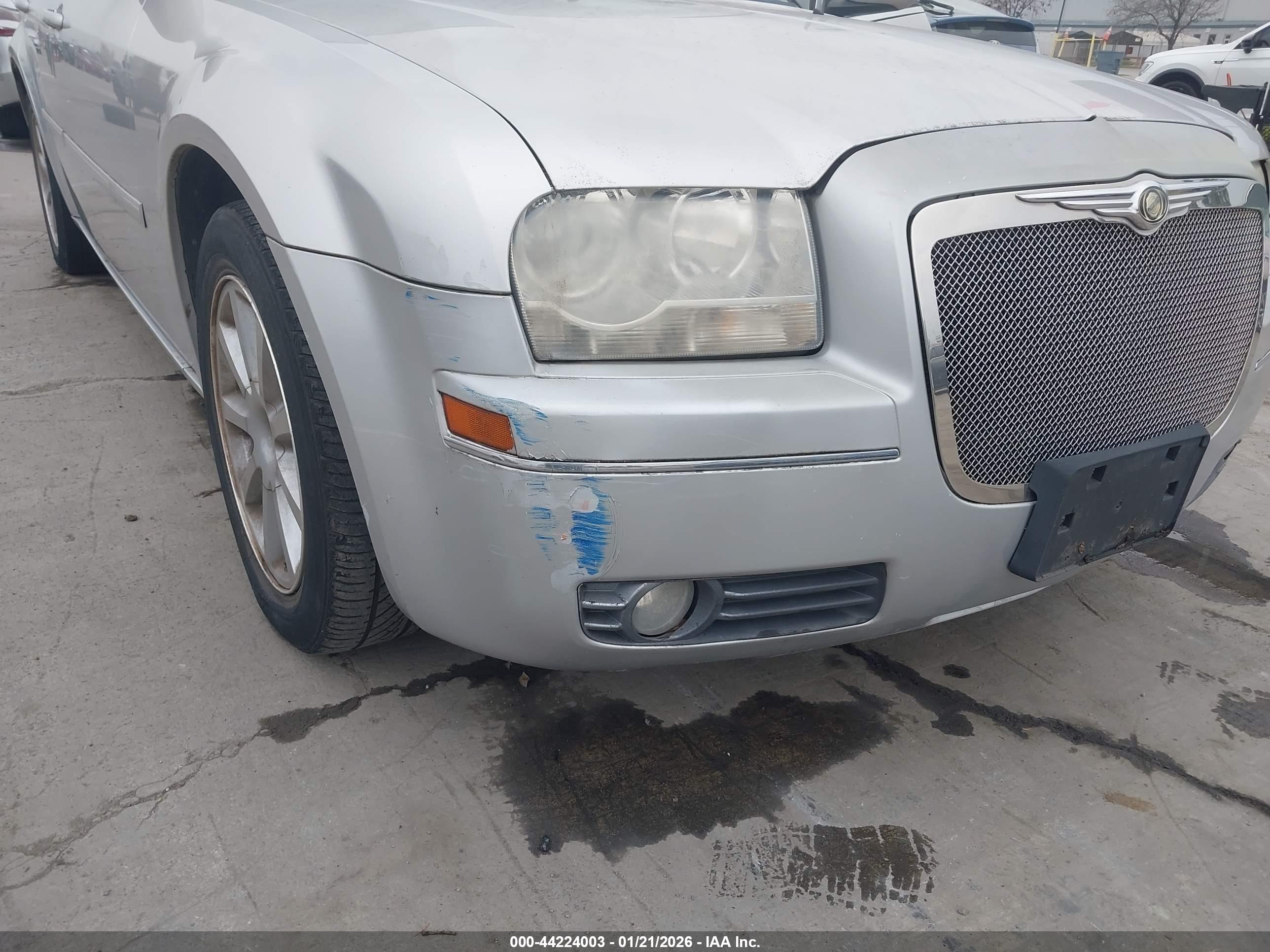 CHRYSLER 300 image 6