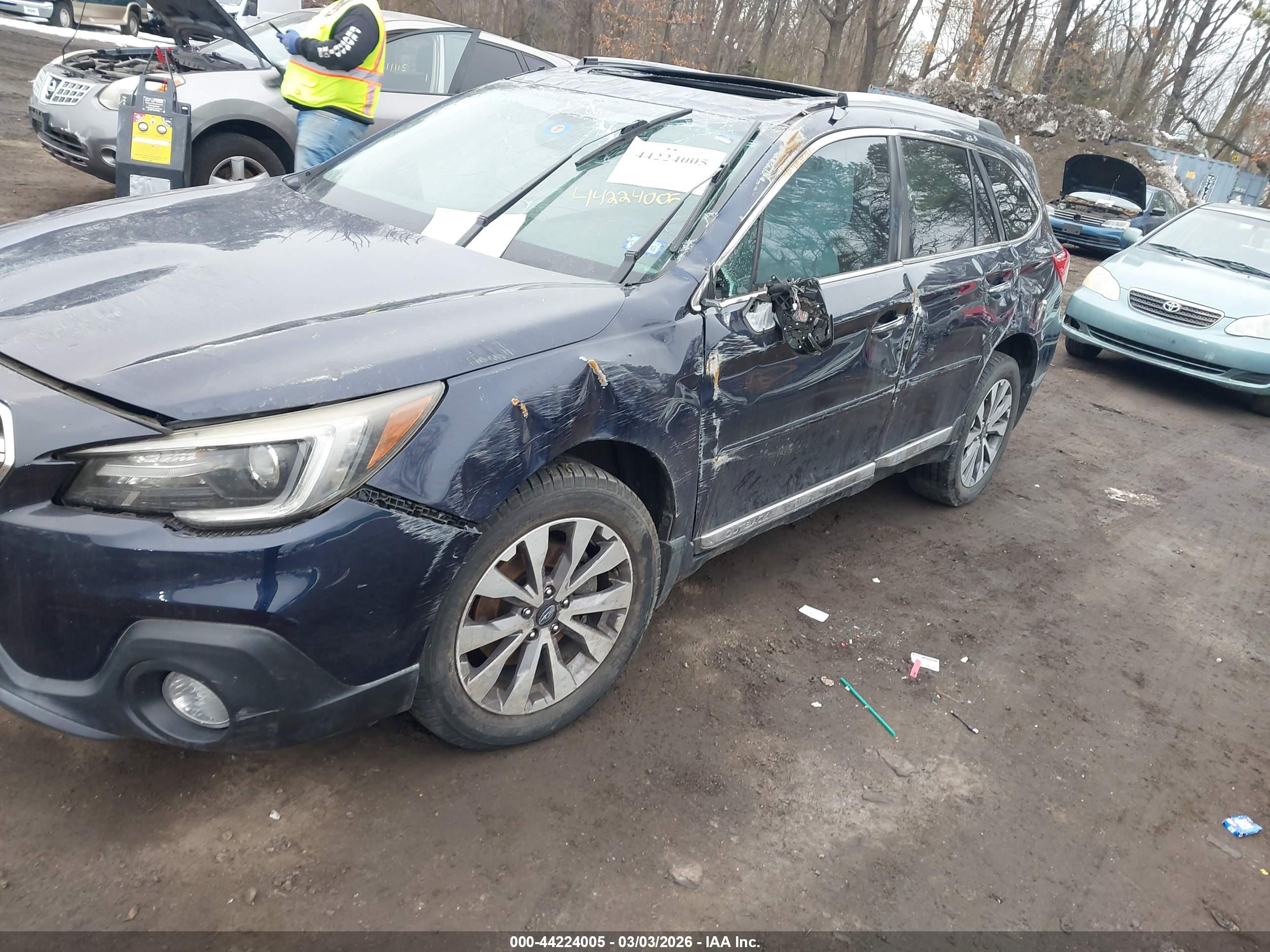 SUBARU OUTBACK image 6