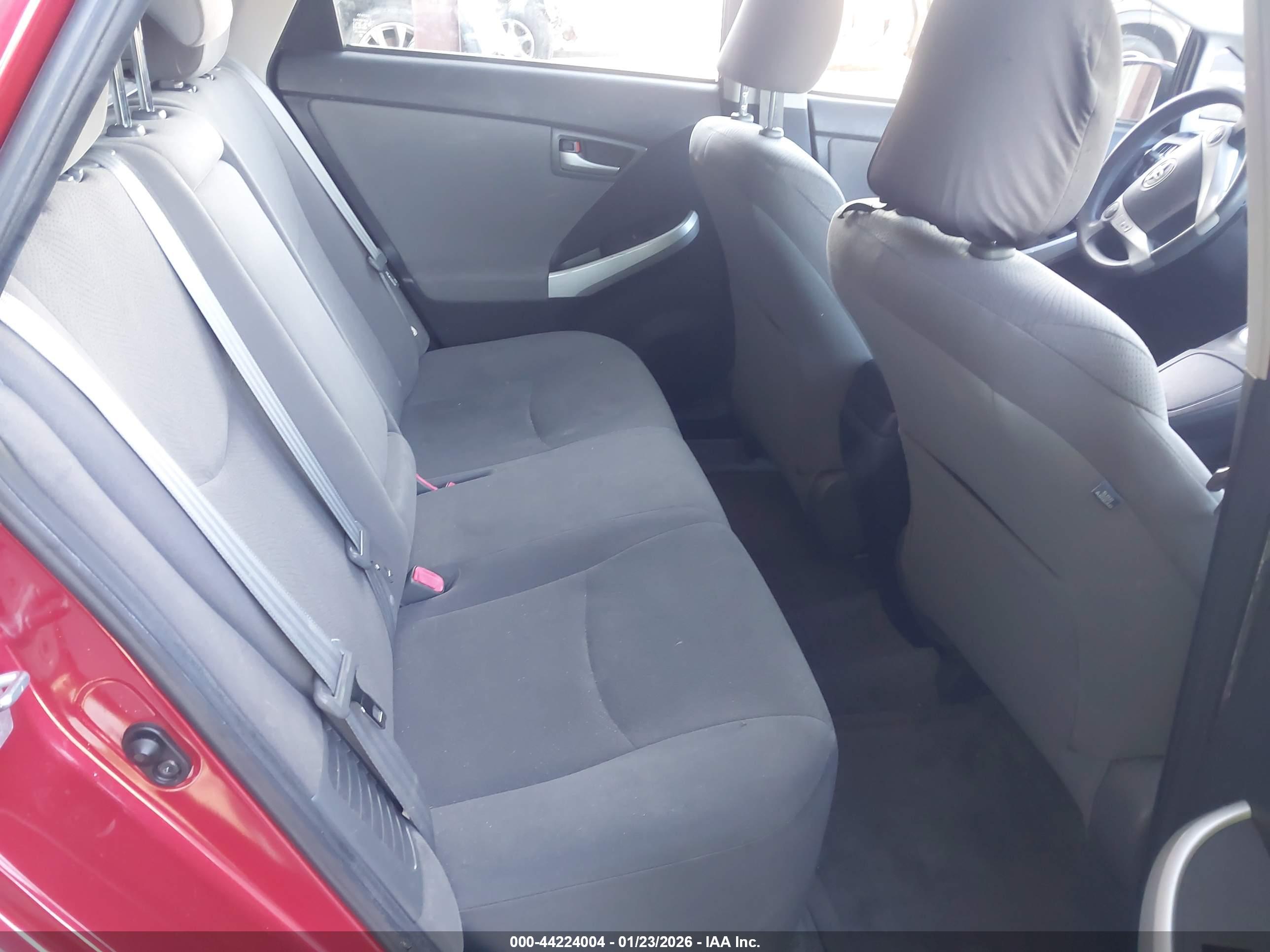 TOYOTA PRIUS image 8