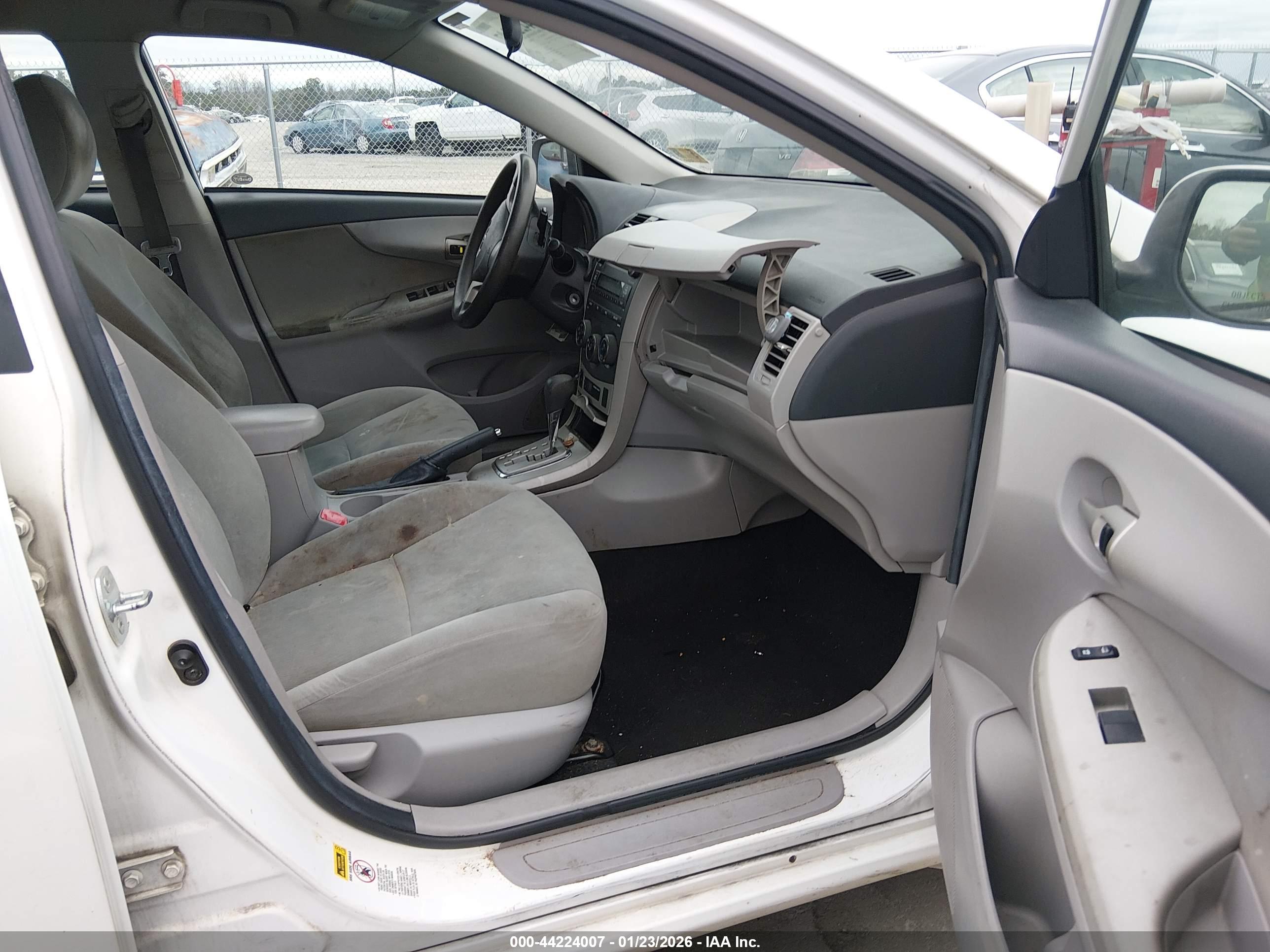 TOYOTA COROLLA image 5