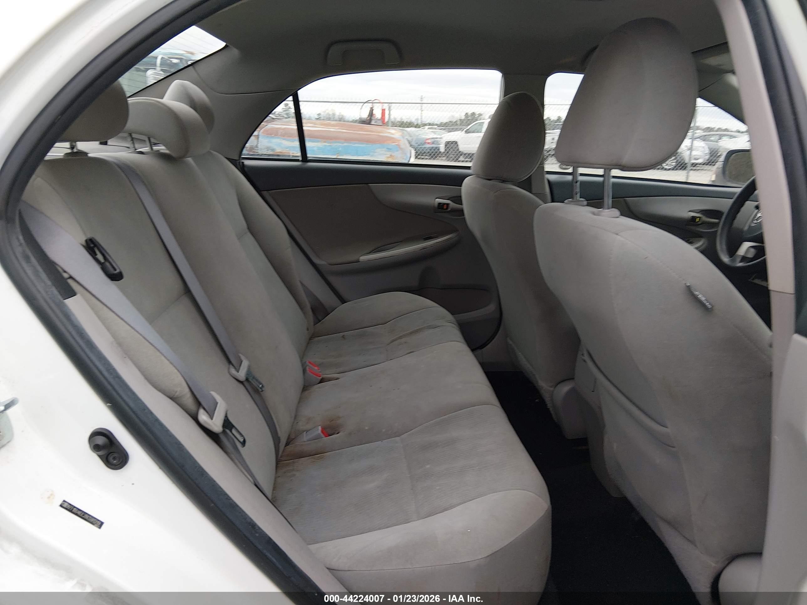 TOYOTA COROLLA image 8