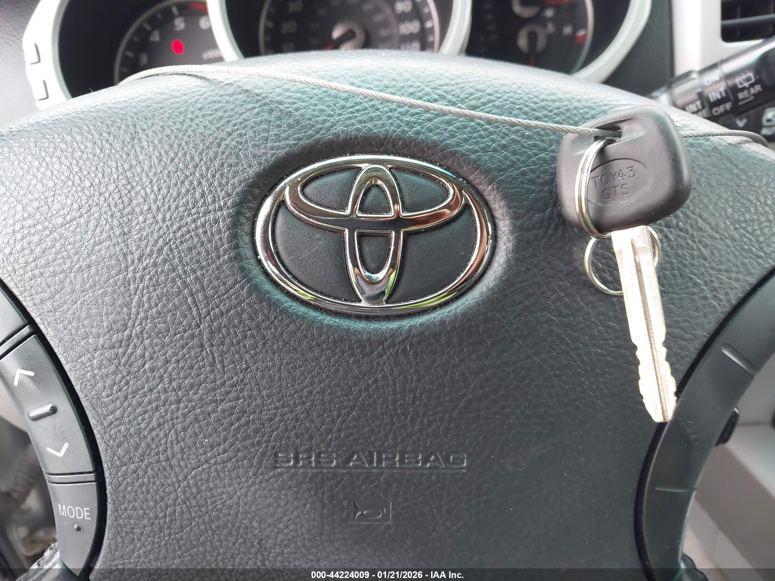 TOYOTA 4RUNNER image 11