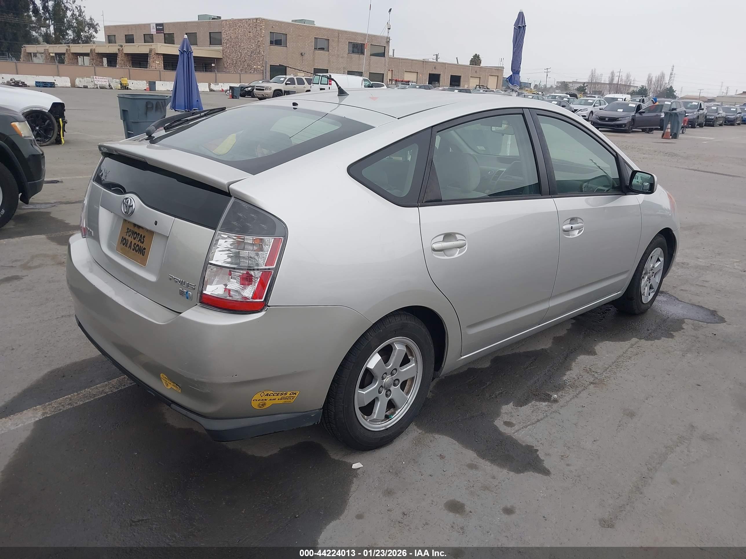 TOYOTA PRIUS image 4