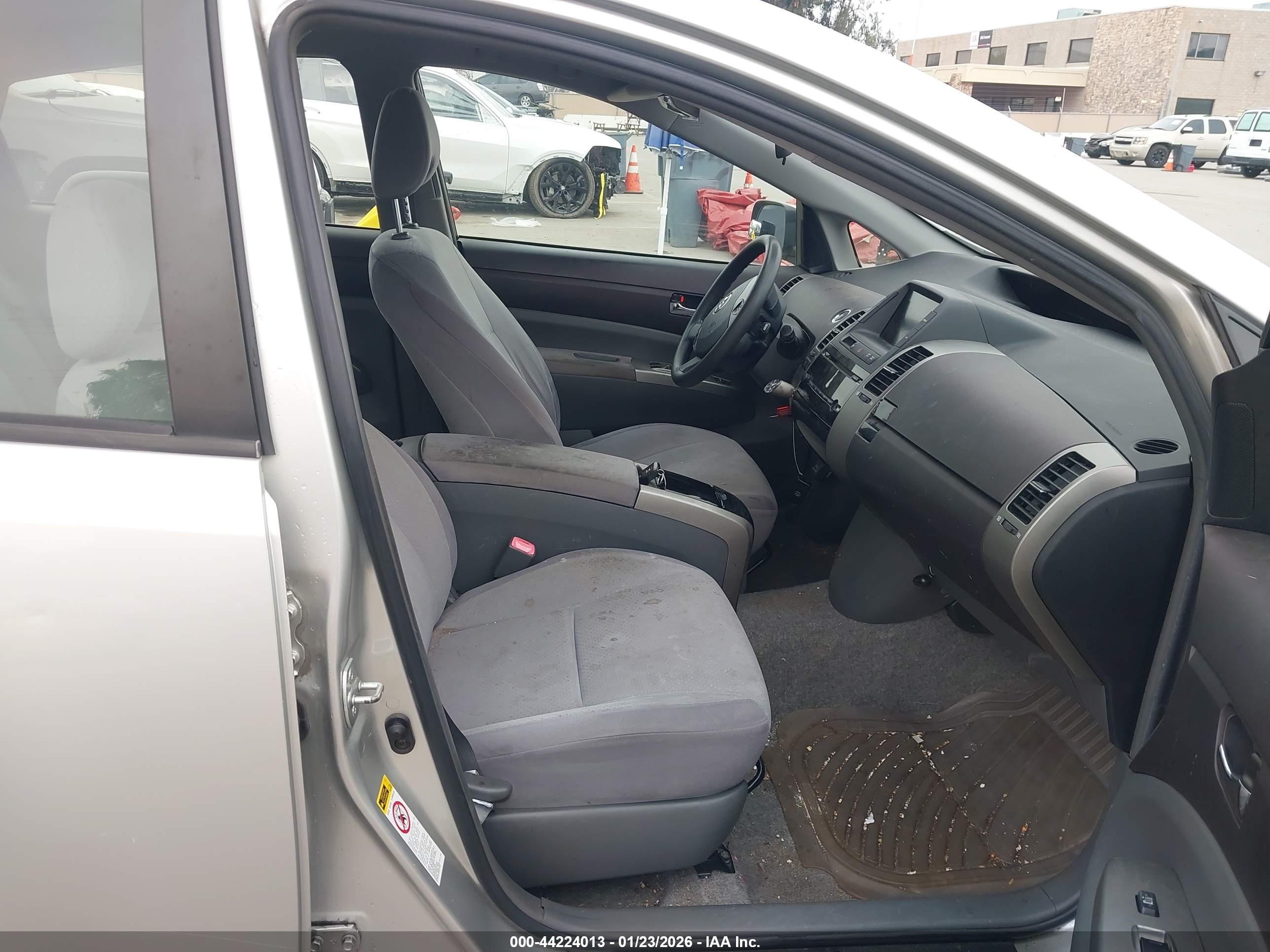 TOYOTA PRIUS image 5