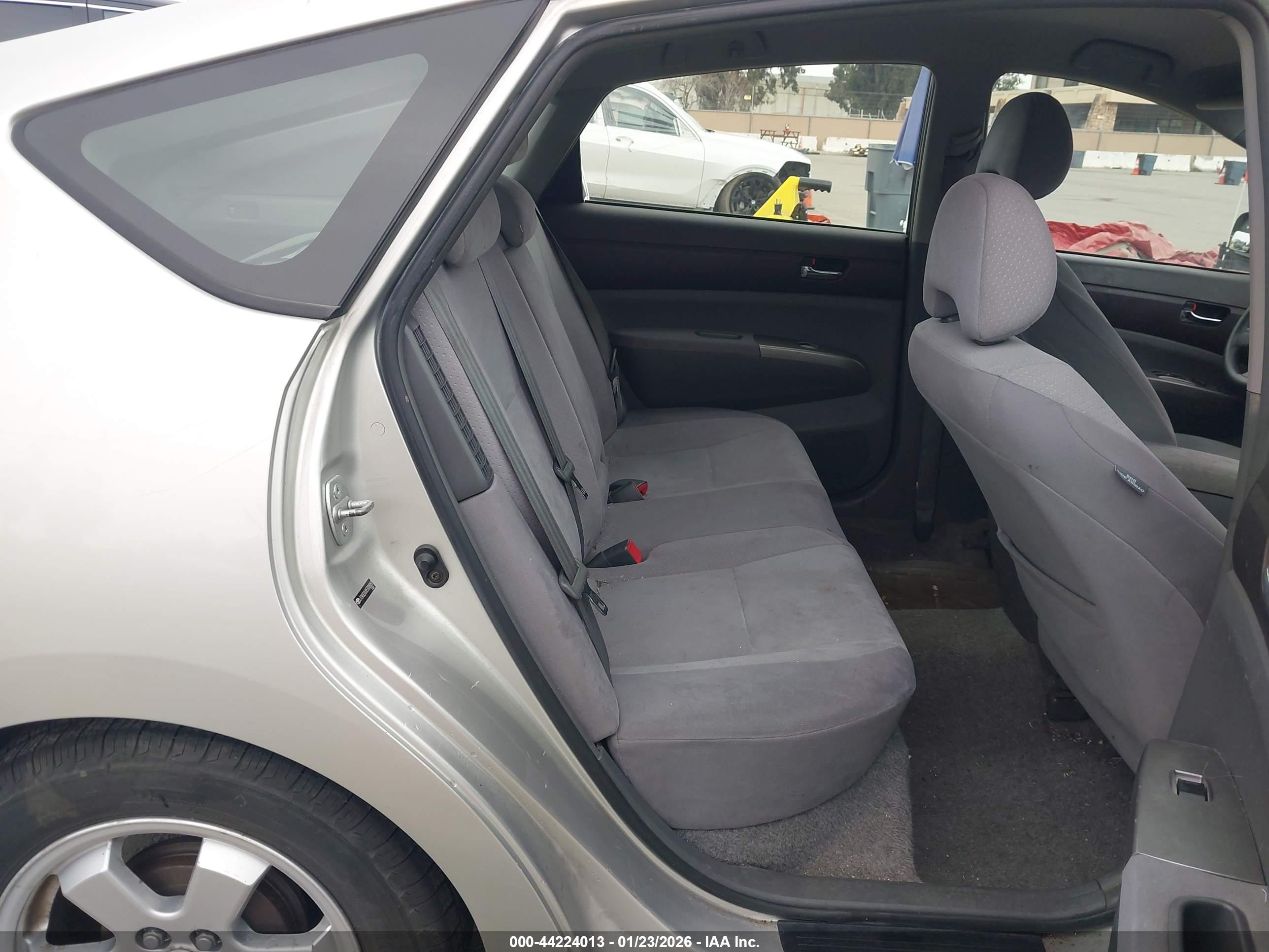 TOYOTA PRIUS image 8