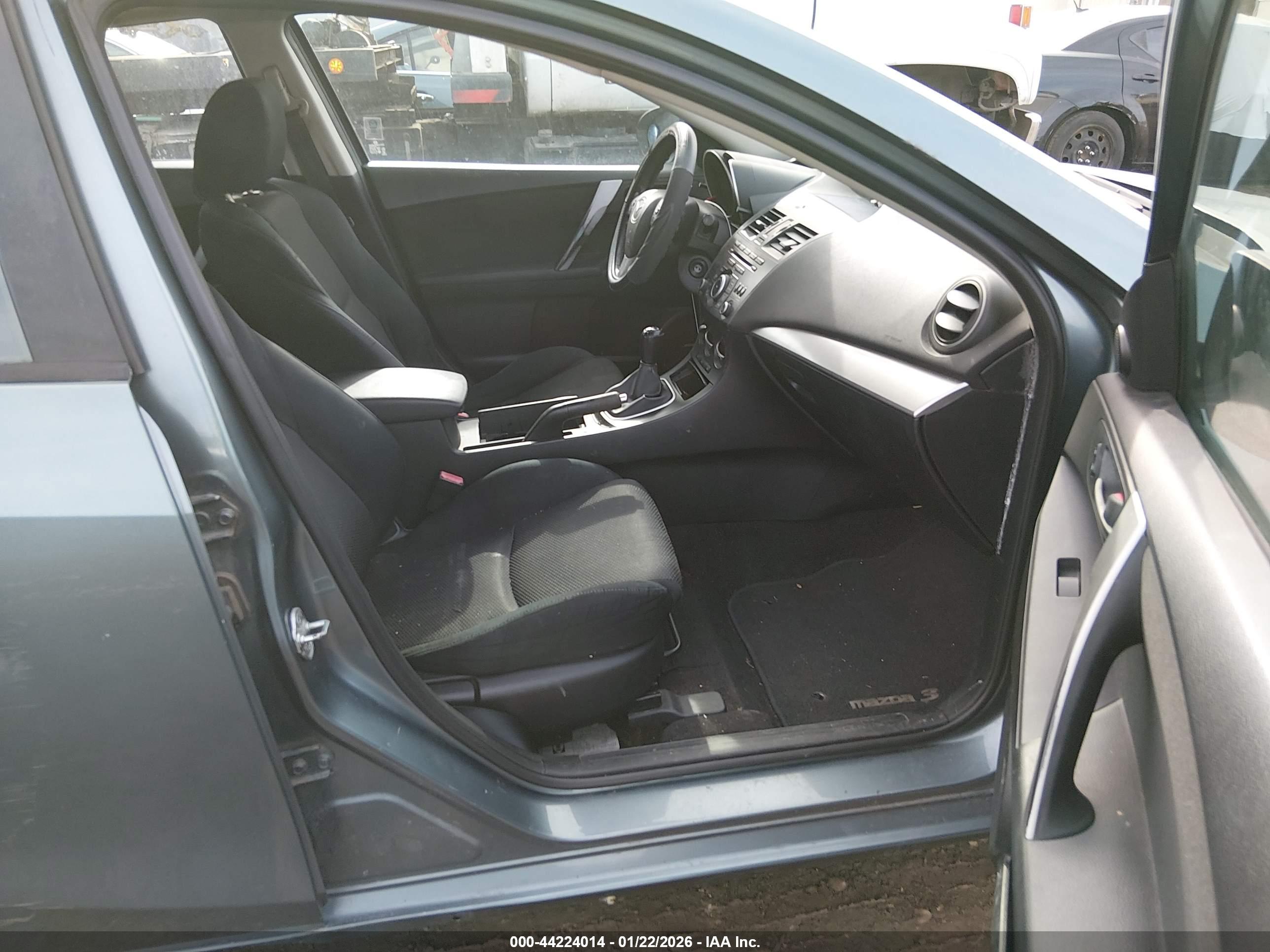 MAZDA MAZDA3 image 5