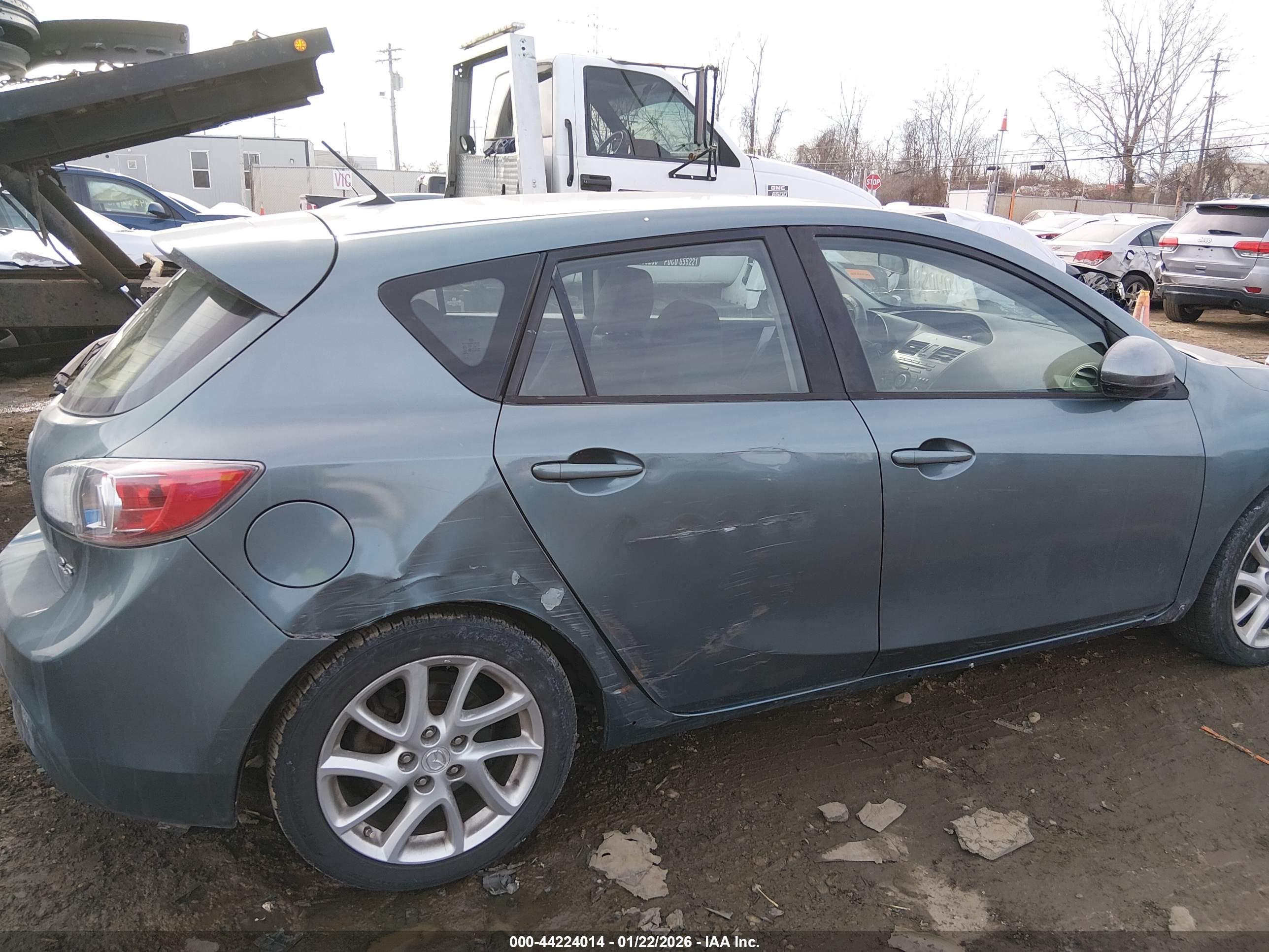 MAZDA MAZDA3 image 6