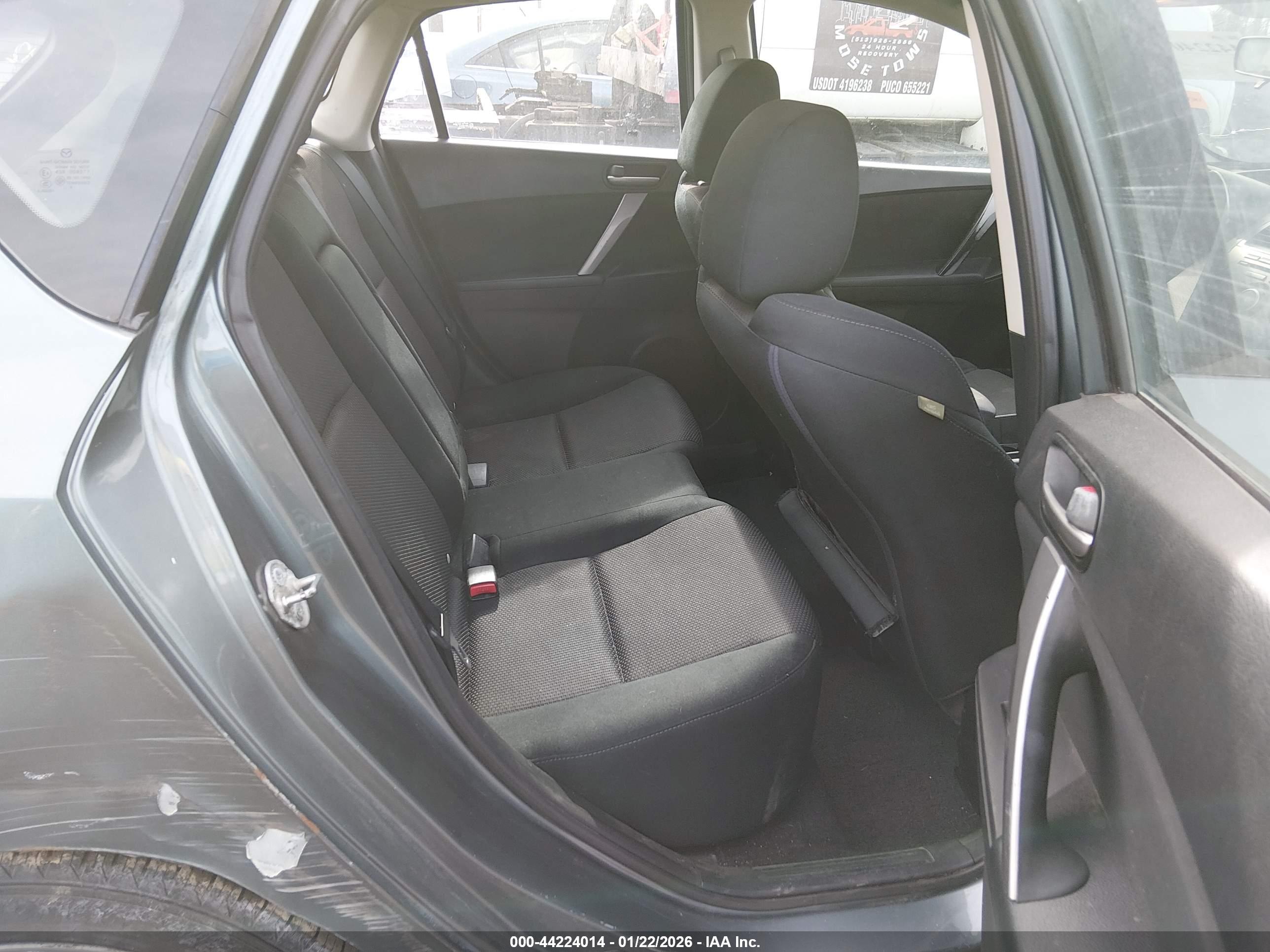 MAZDA MAZDA3 image 8
