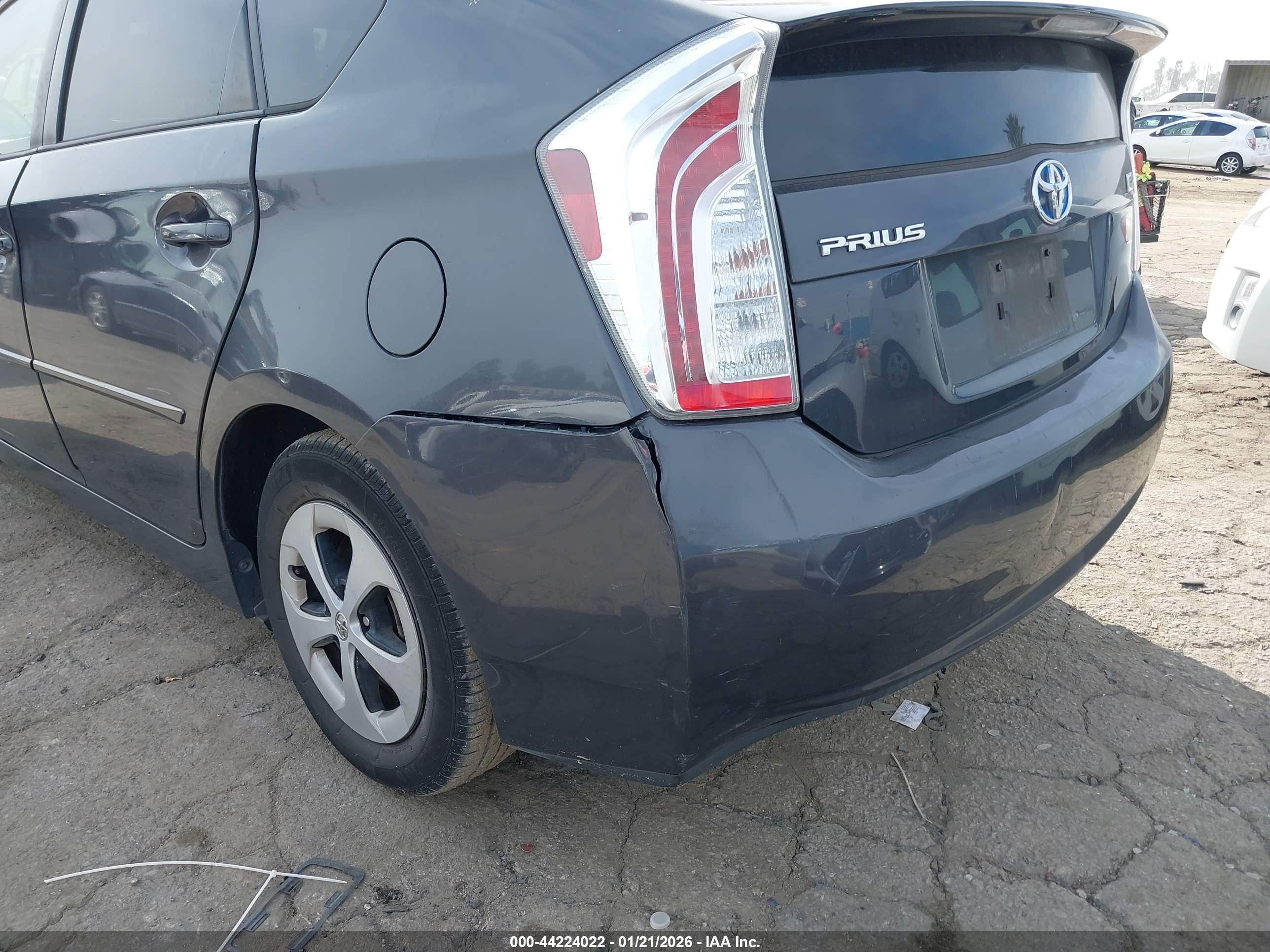 TOYOTA PRIUS image 6