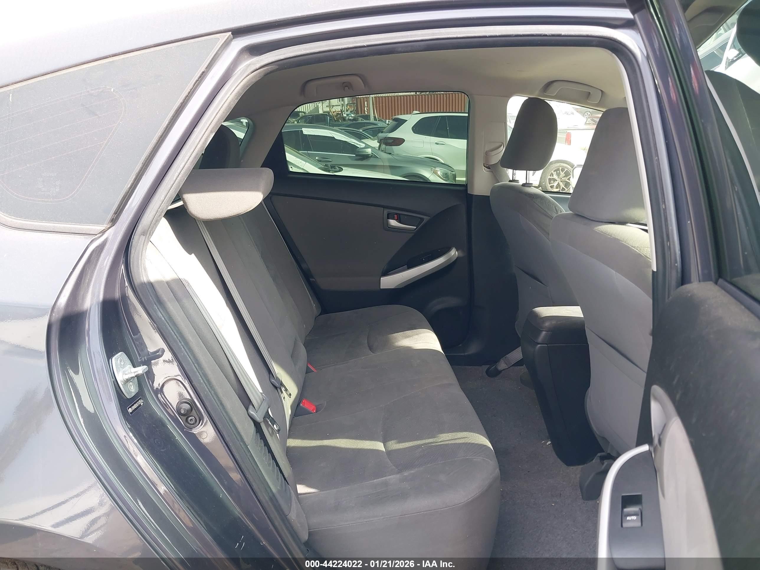 TOYOTA PRIUS image 8
