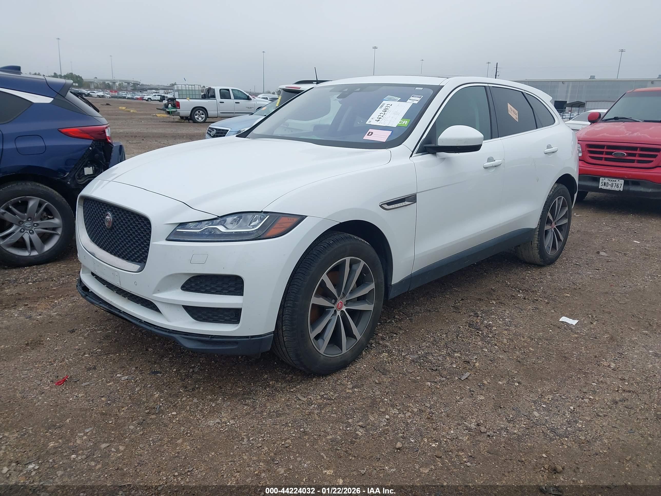 JAGUAR F-PACE image 2