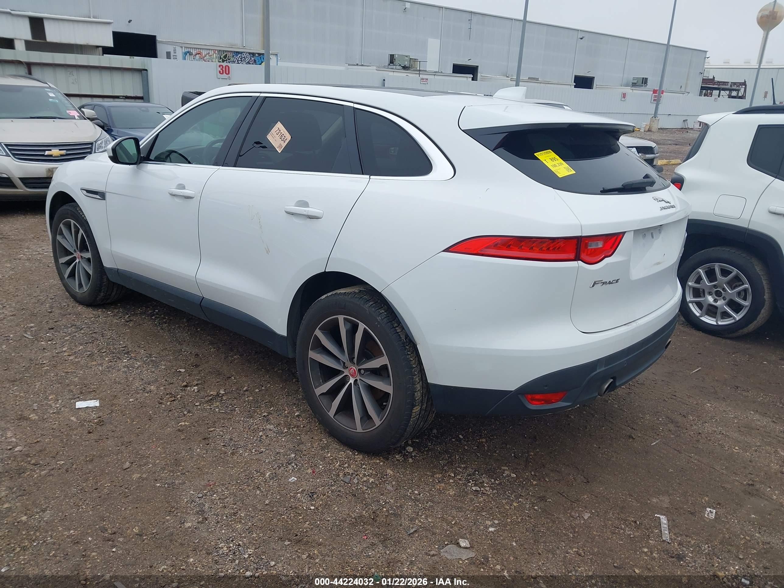 JAGUAR F-PACE image 3