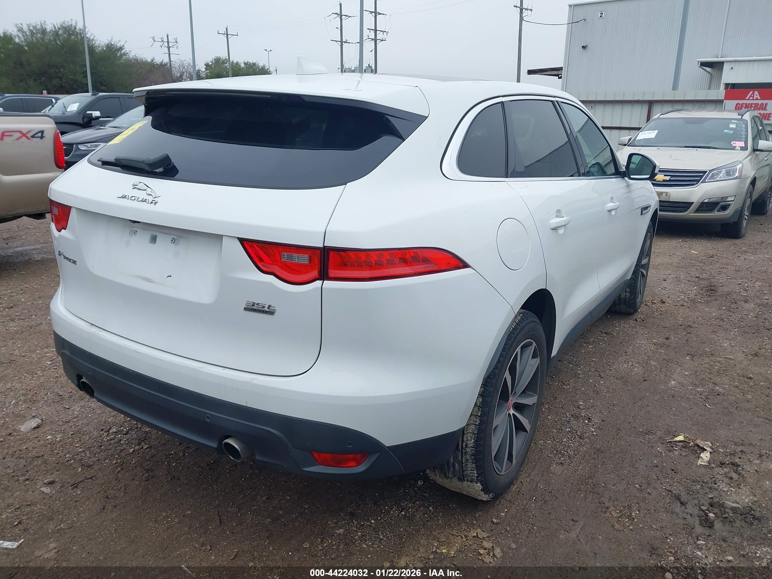 JAGUAR F-PACE image 4