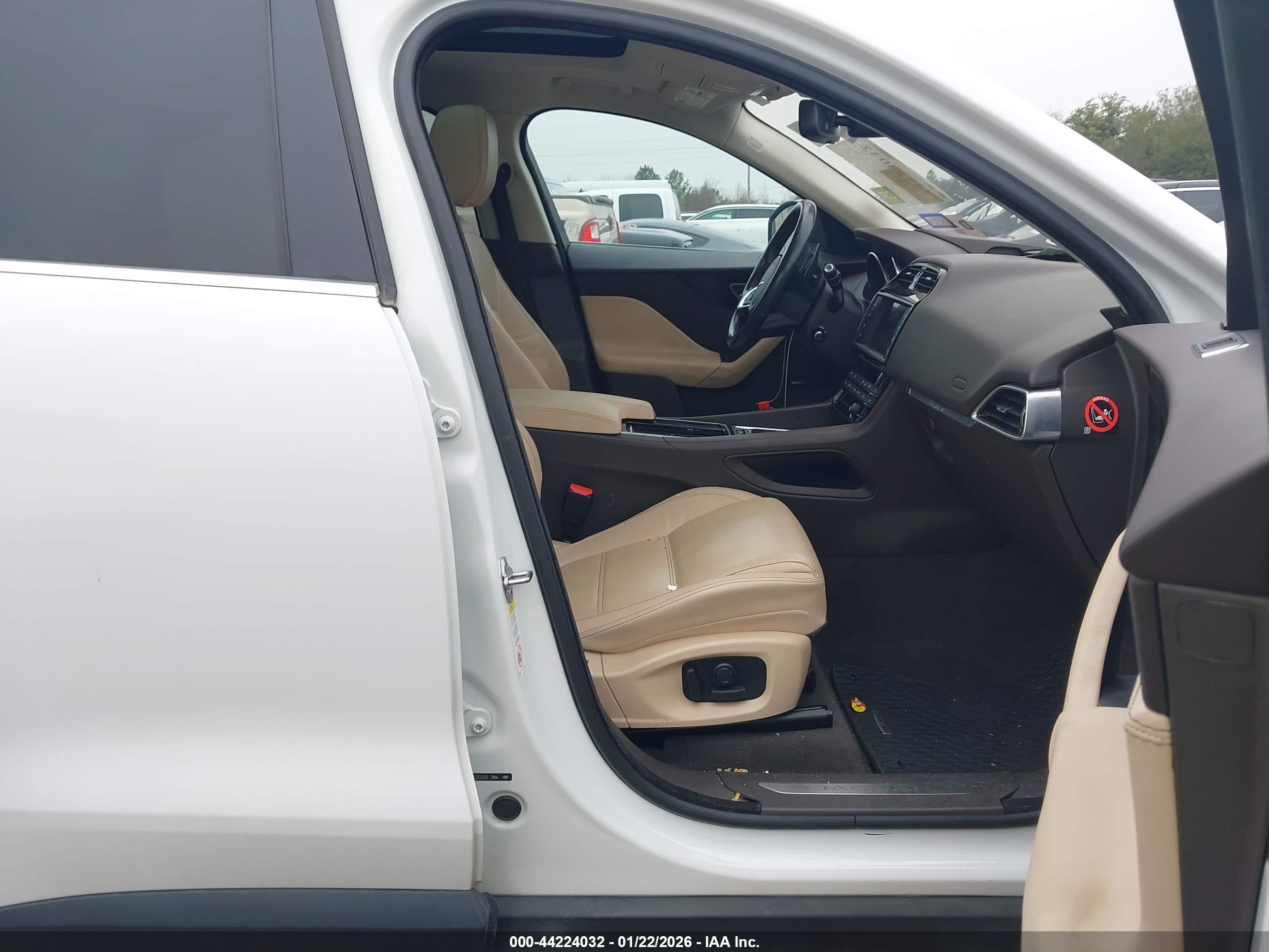 JAGUAR F-PACE image 5