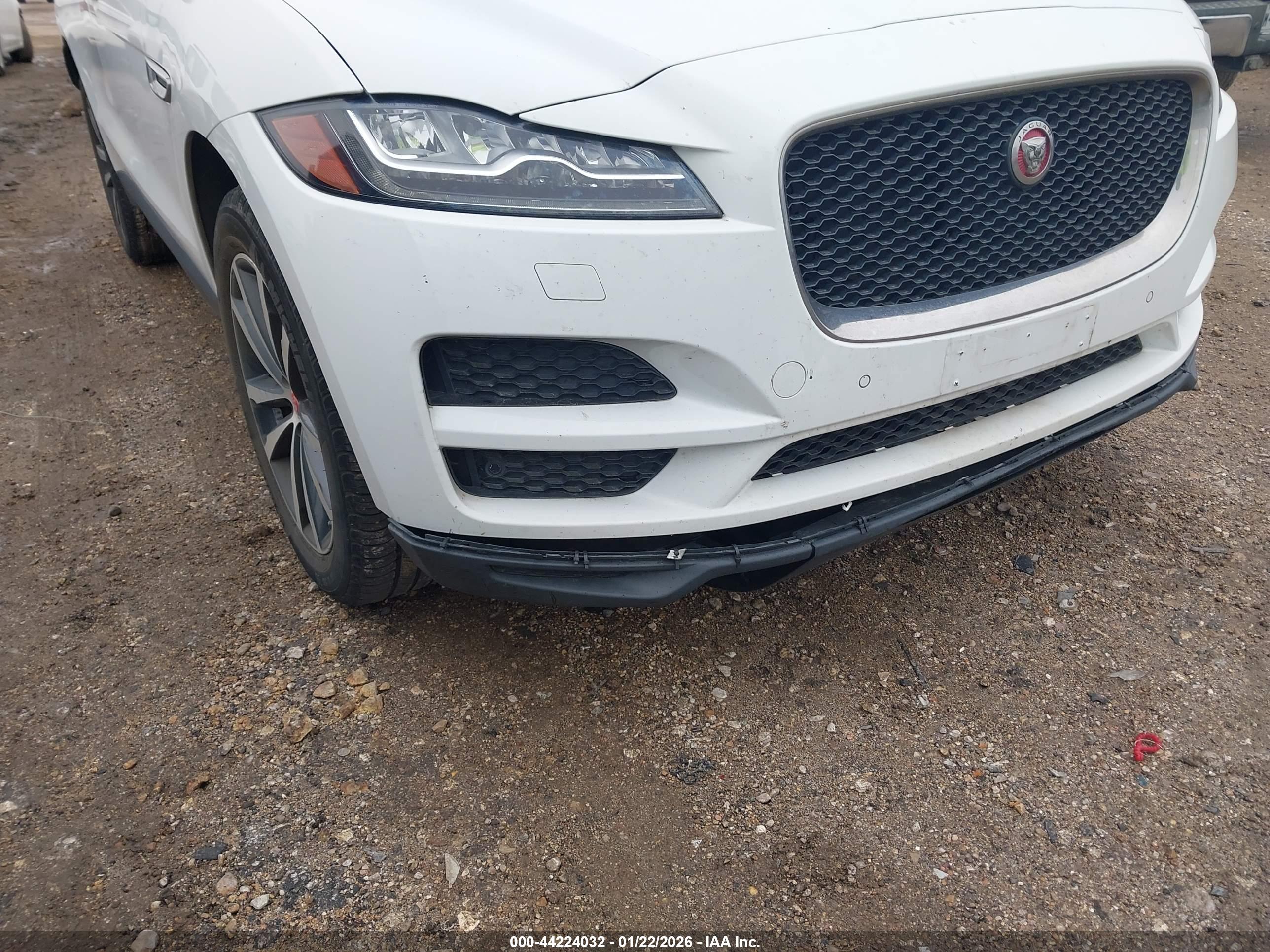 JAGUAR F-PACE image 6