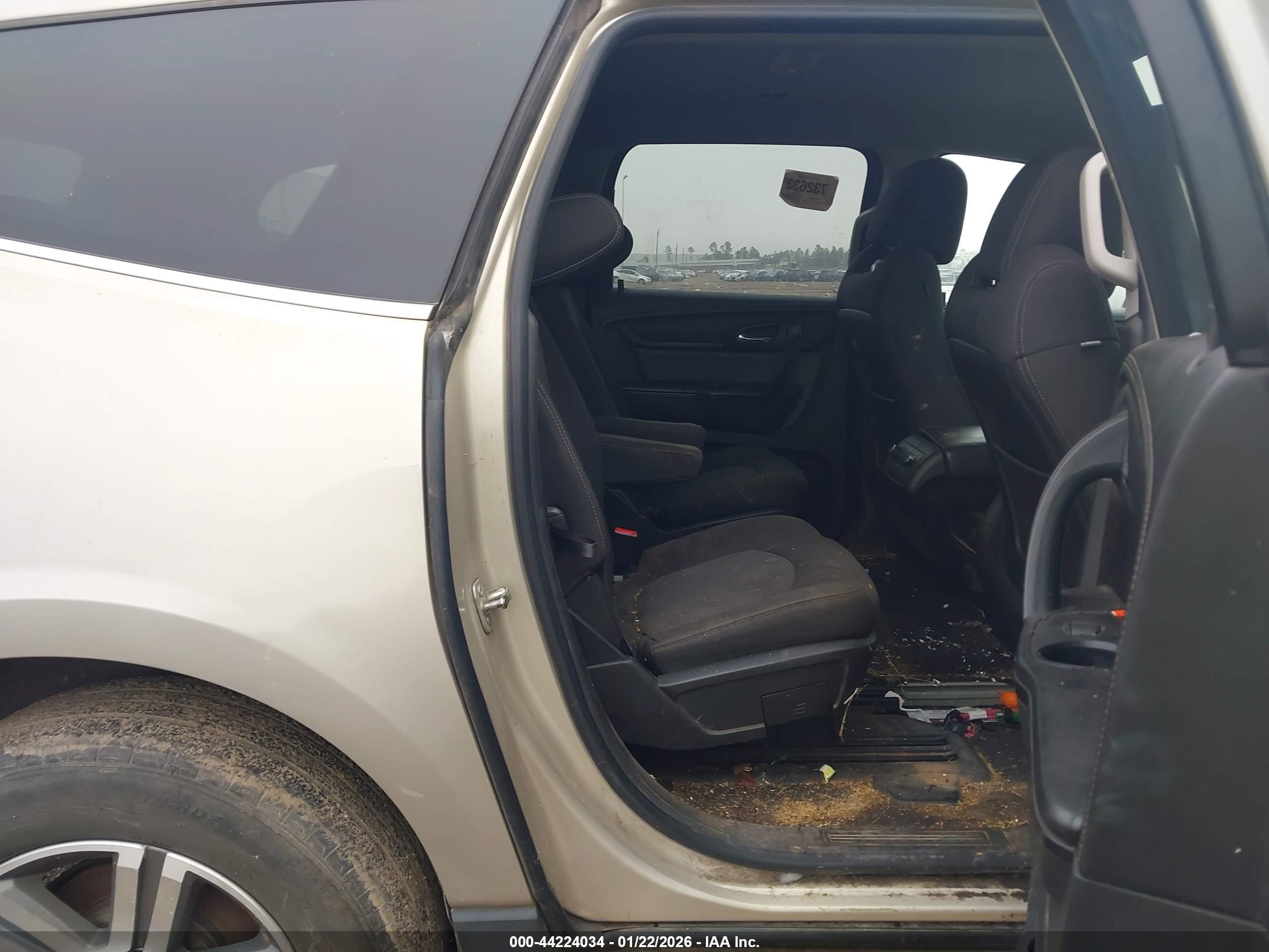 CHEVROLET TRAVERSE image 8