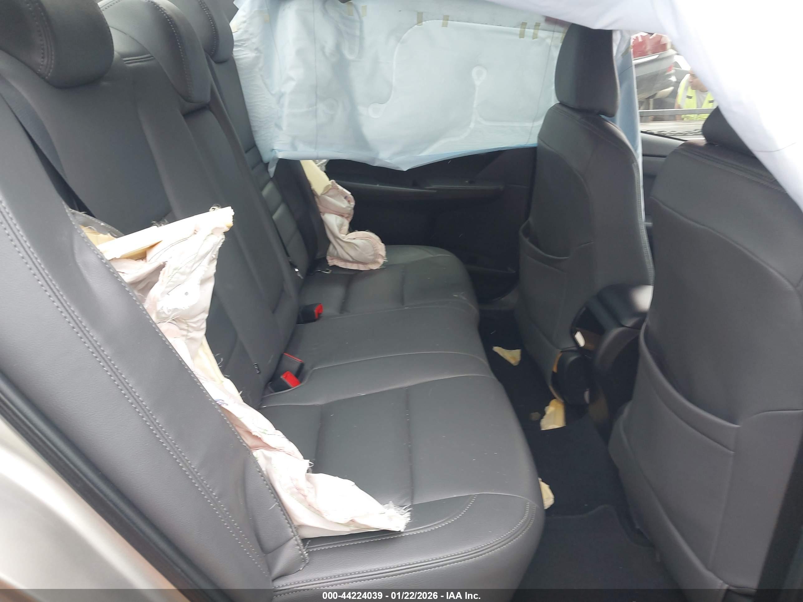 TOYOTA CAMRY image 8