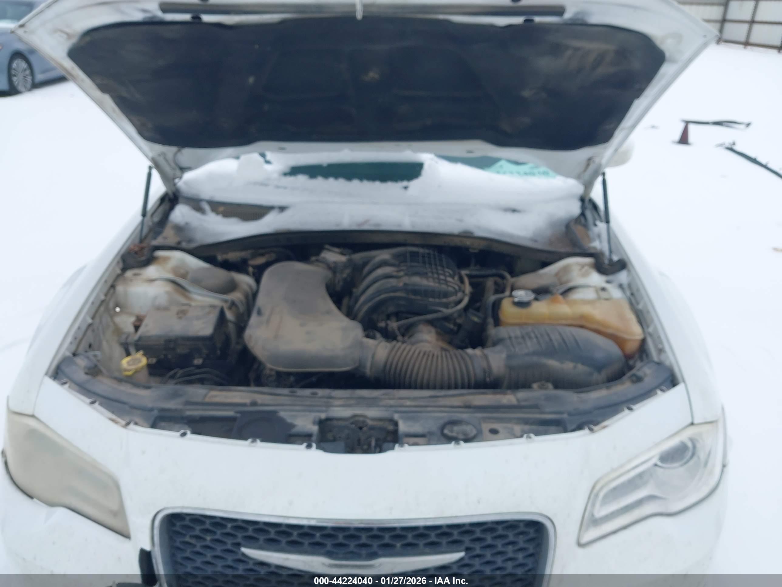 CHRYSLER 300 image 10