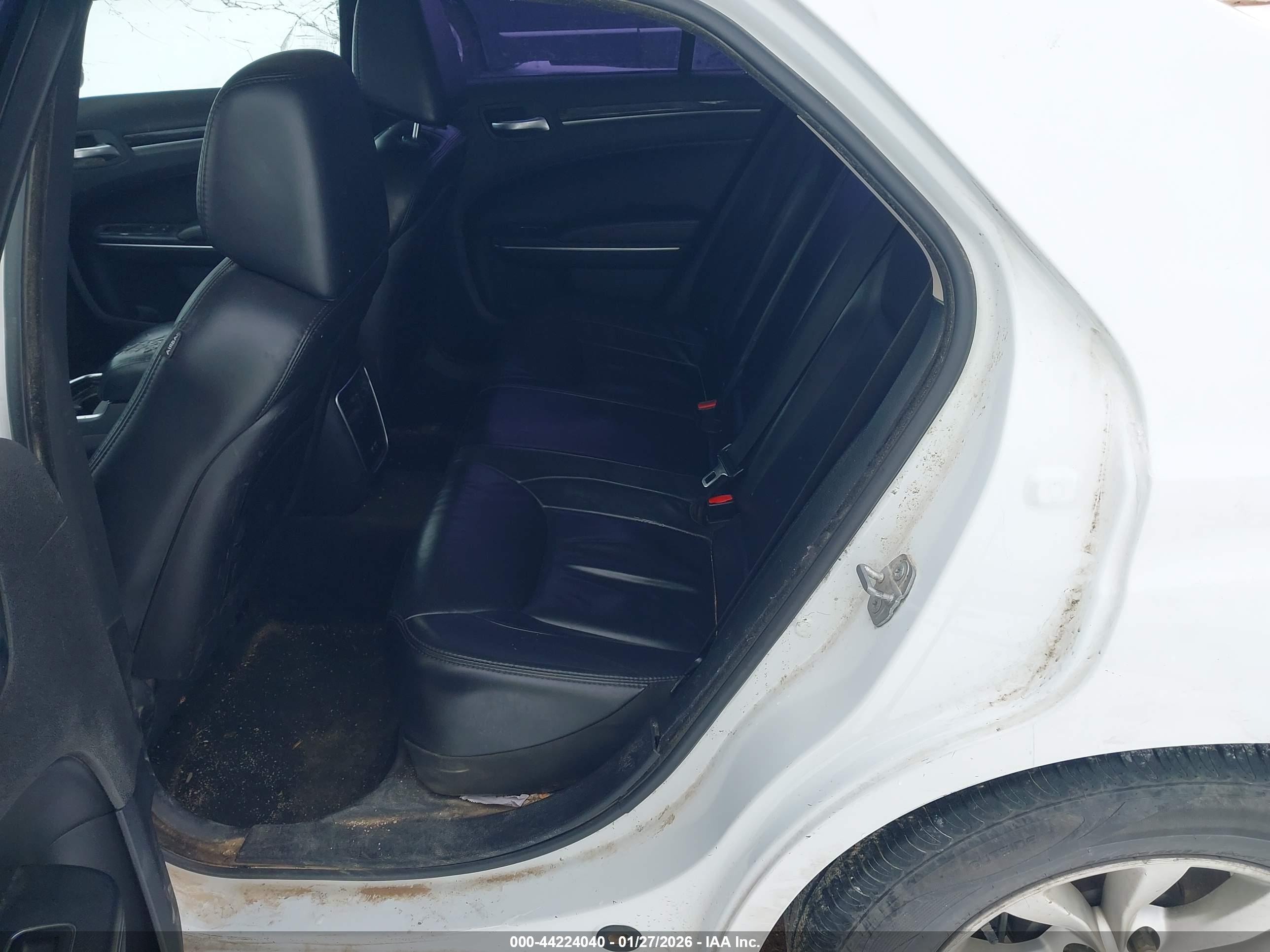 CHRYSLER 300 image 8