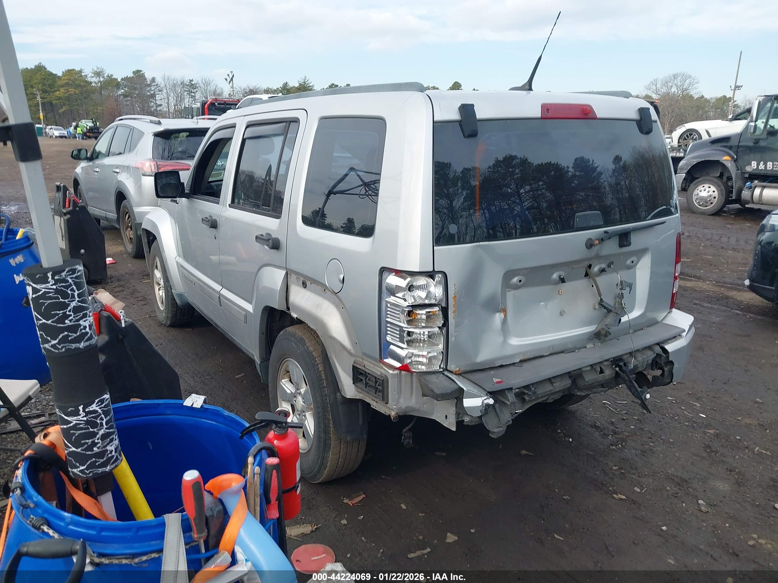 JEEP LIBERTY image 3