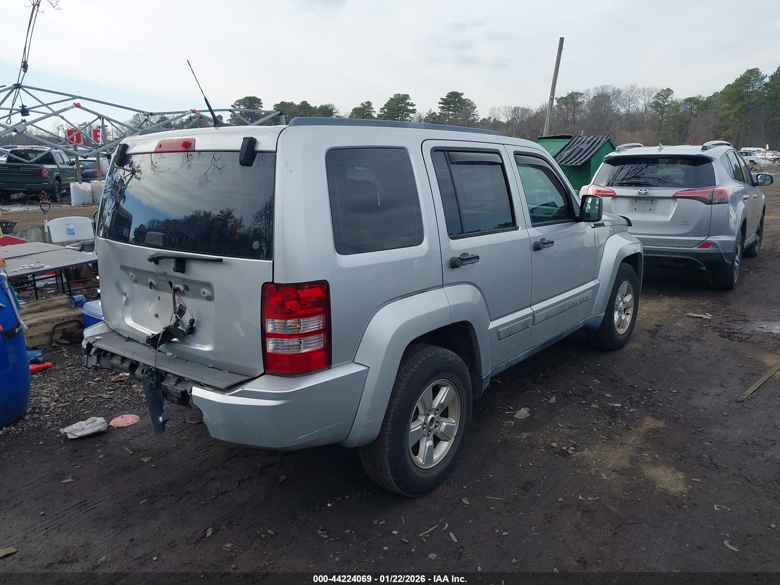 JEEP LIBERTY image 4