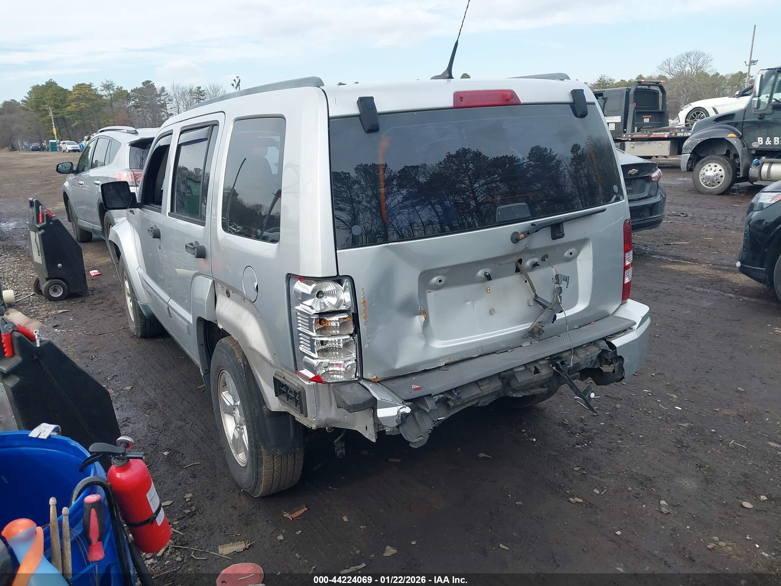 JEEP LIBERTY image 6