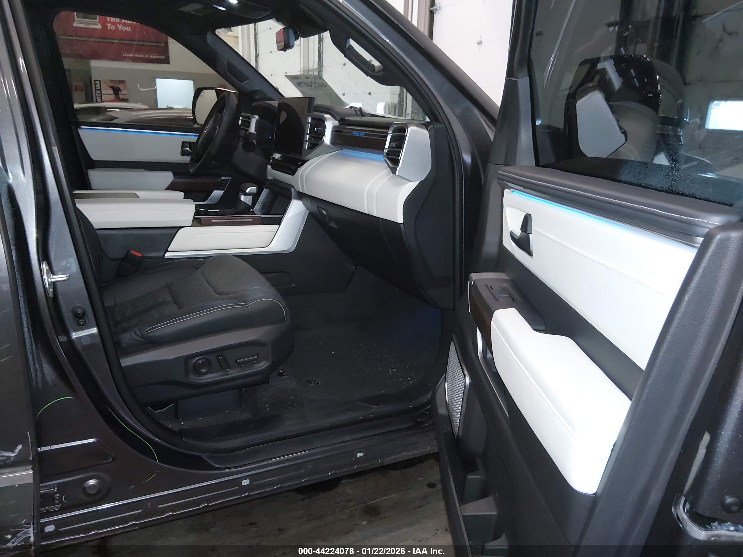TOYOTA TUNDRA image 5