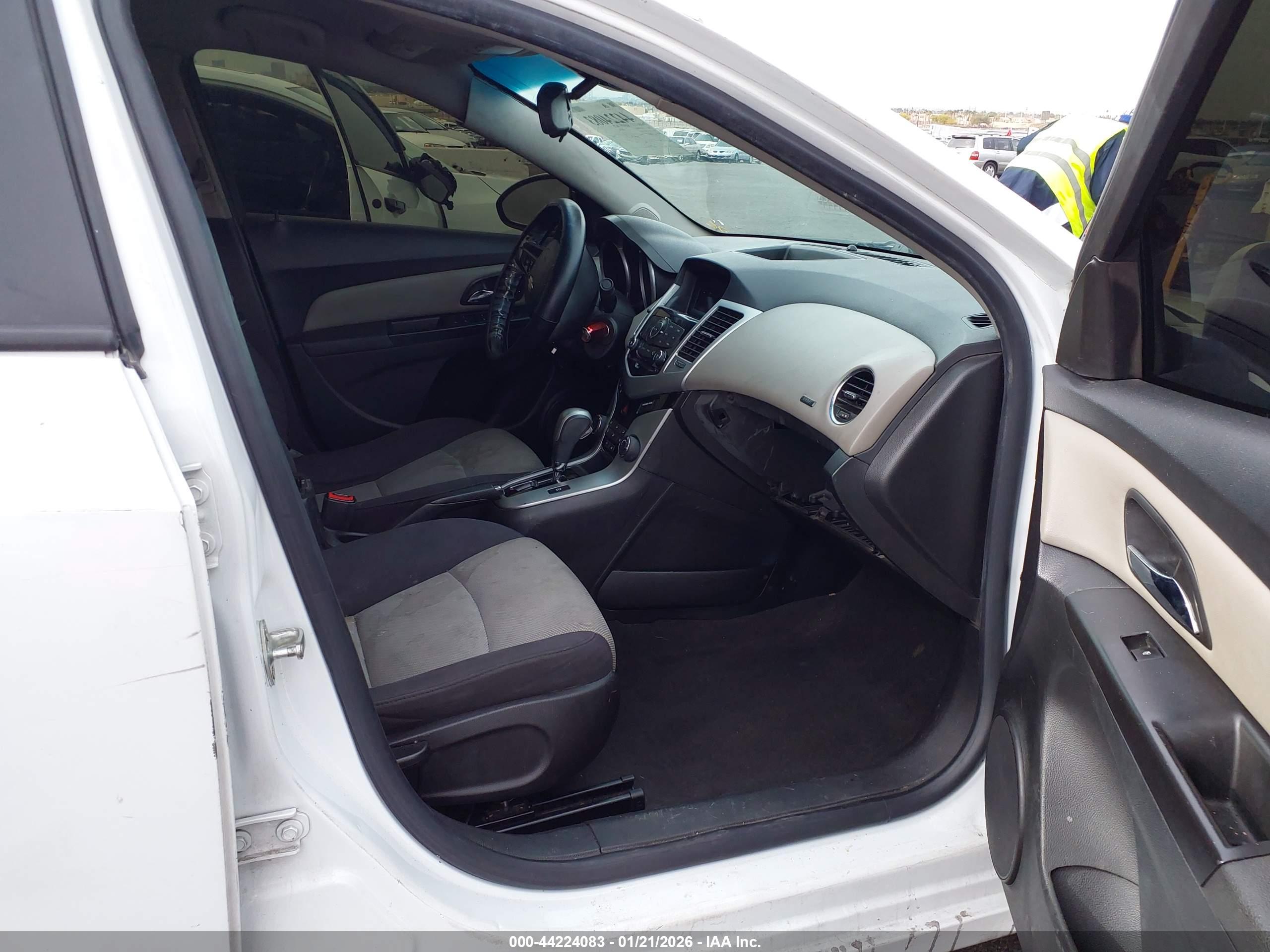 CHEVROLET CRUZE image 5