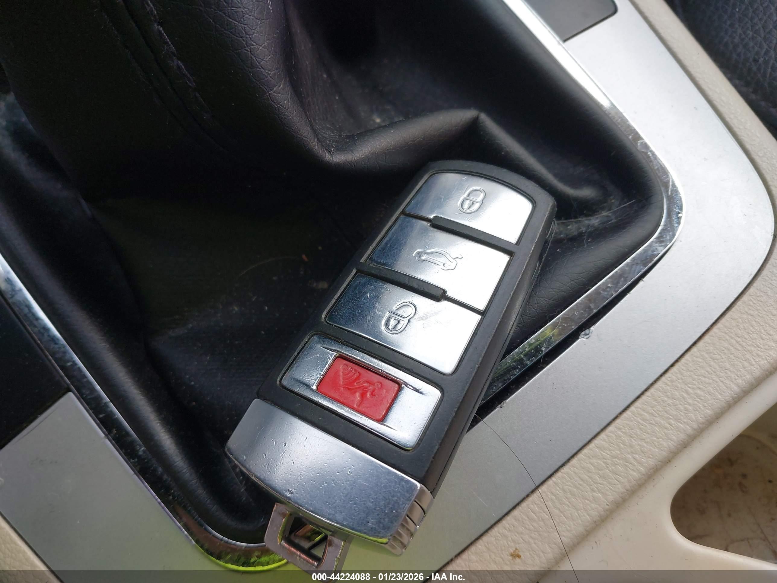 VOLKSWAGEN CC image 11