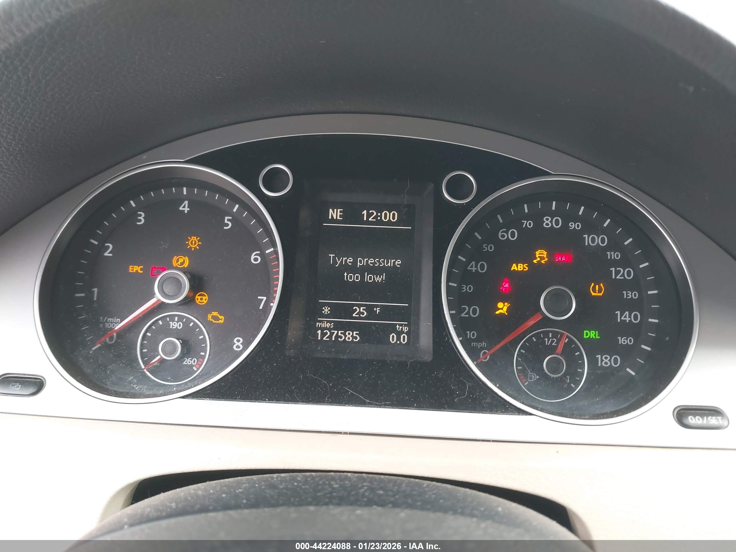 VOLKSWAGEN CC image 7