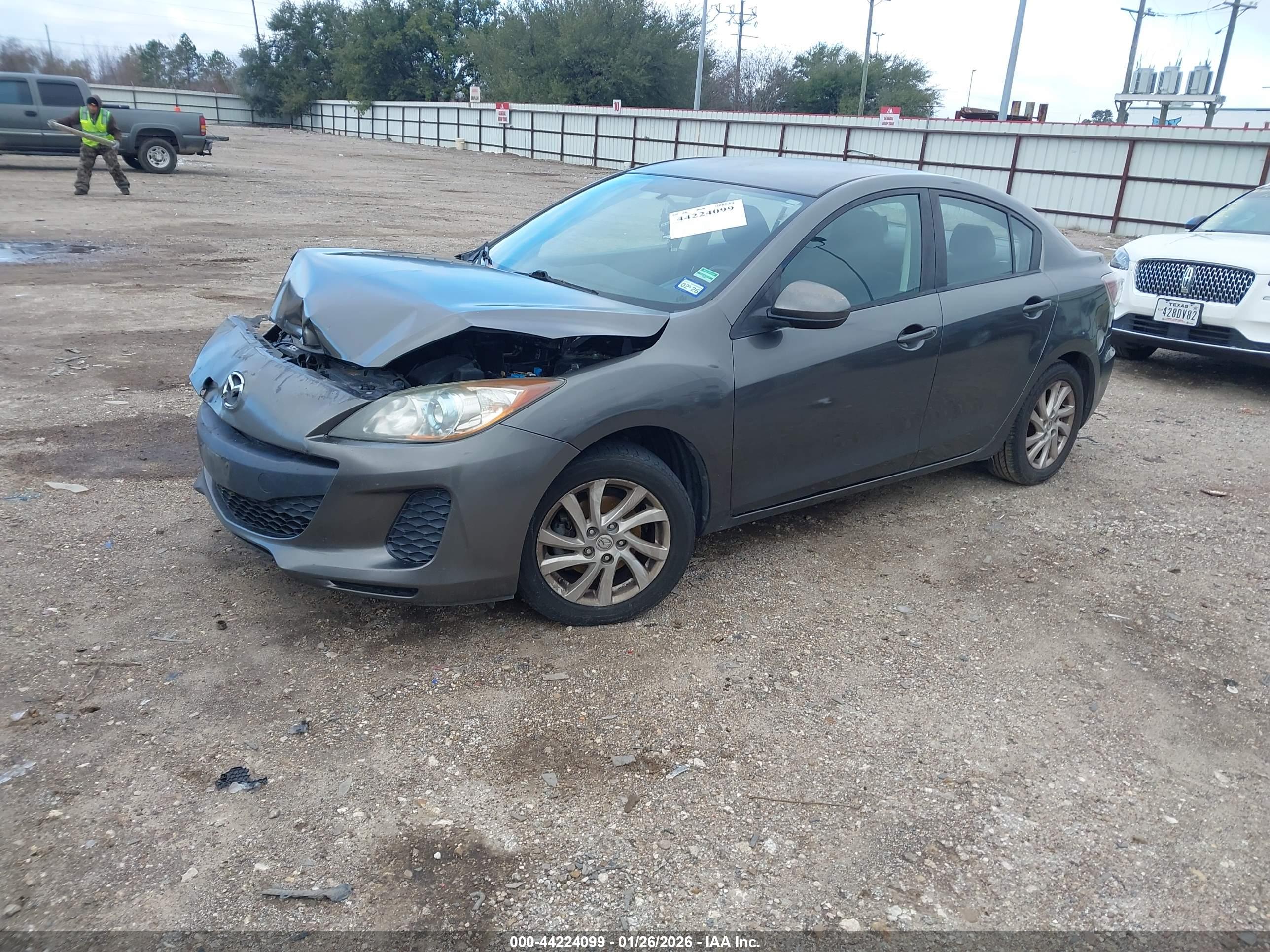 MAZDA MAZDA3 image 2
