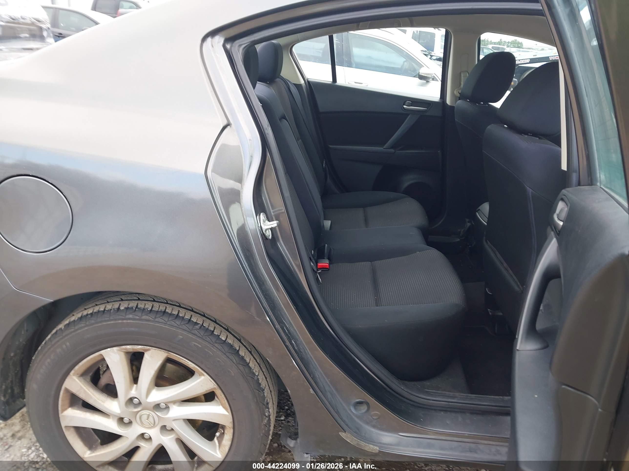 MAZDA MAZDA3 image 8