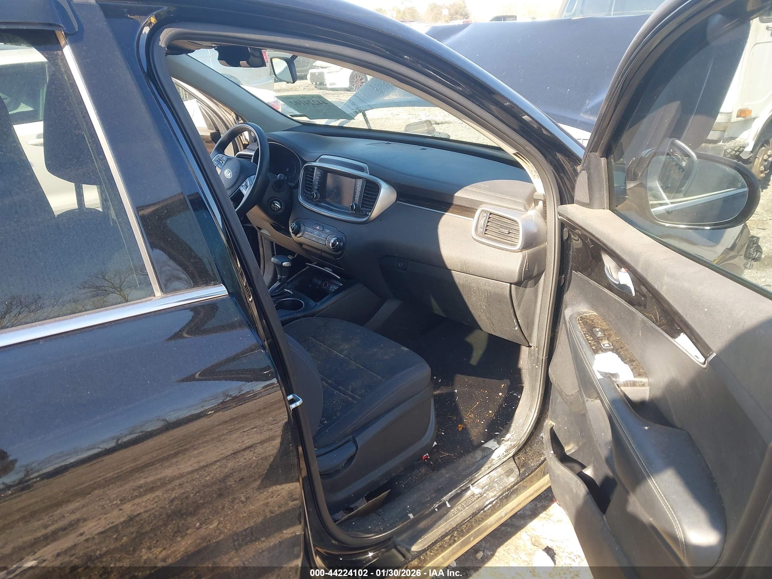 KIA SORENTO image 5