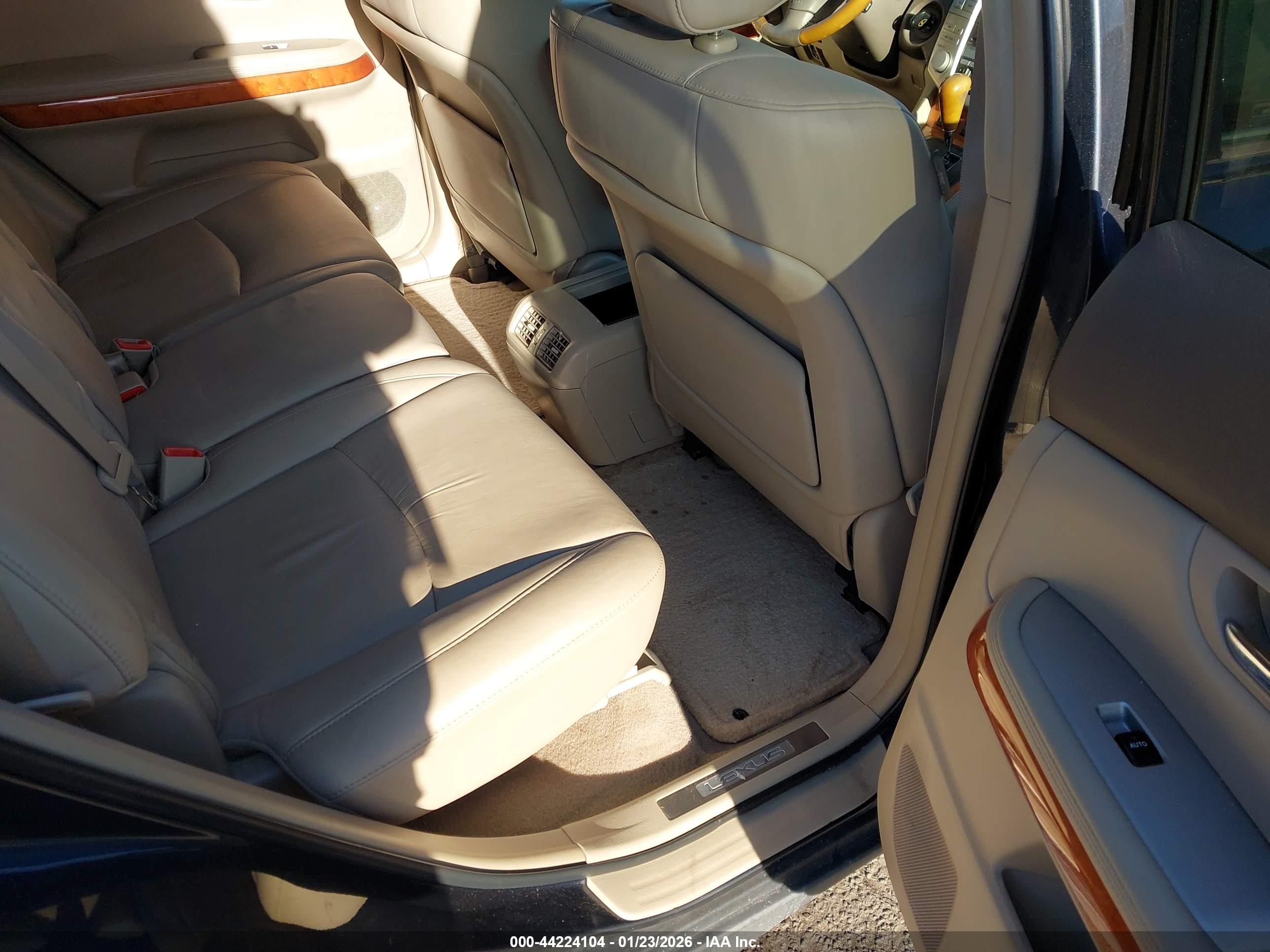 LEXUS RX image 8