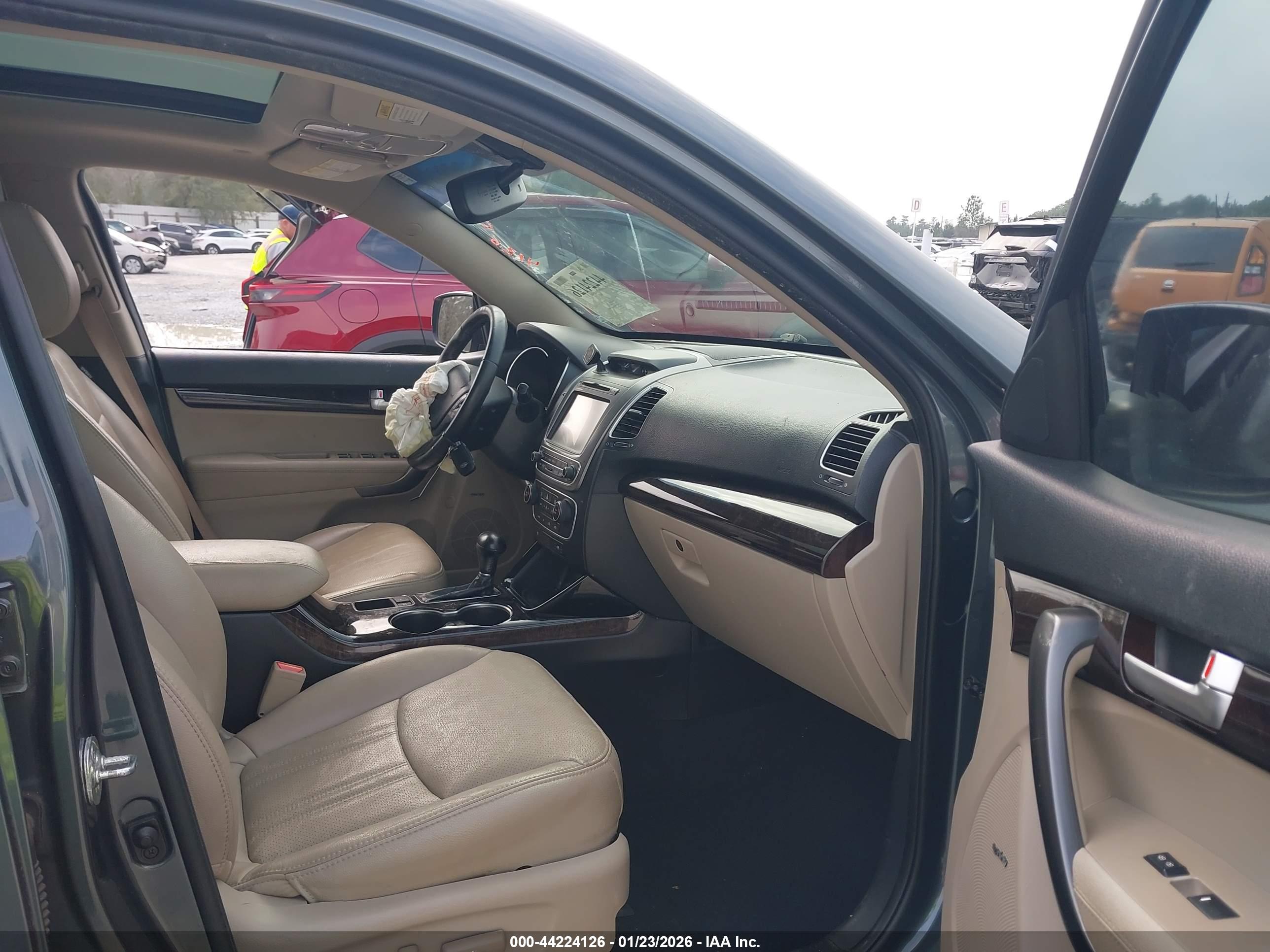 KIA SORENTO image 5