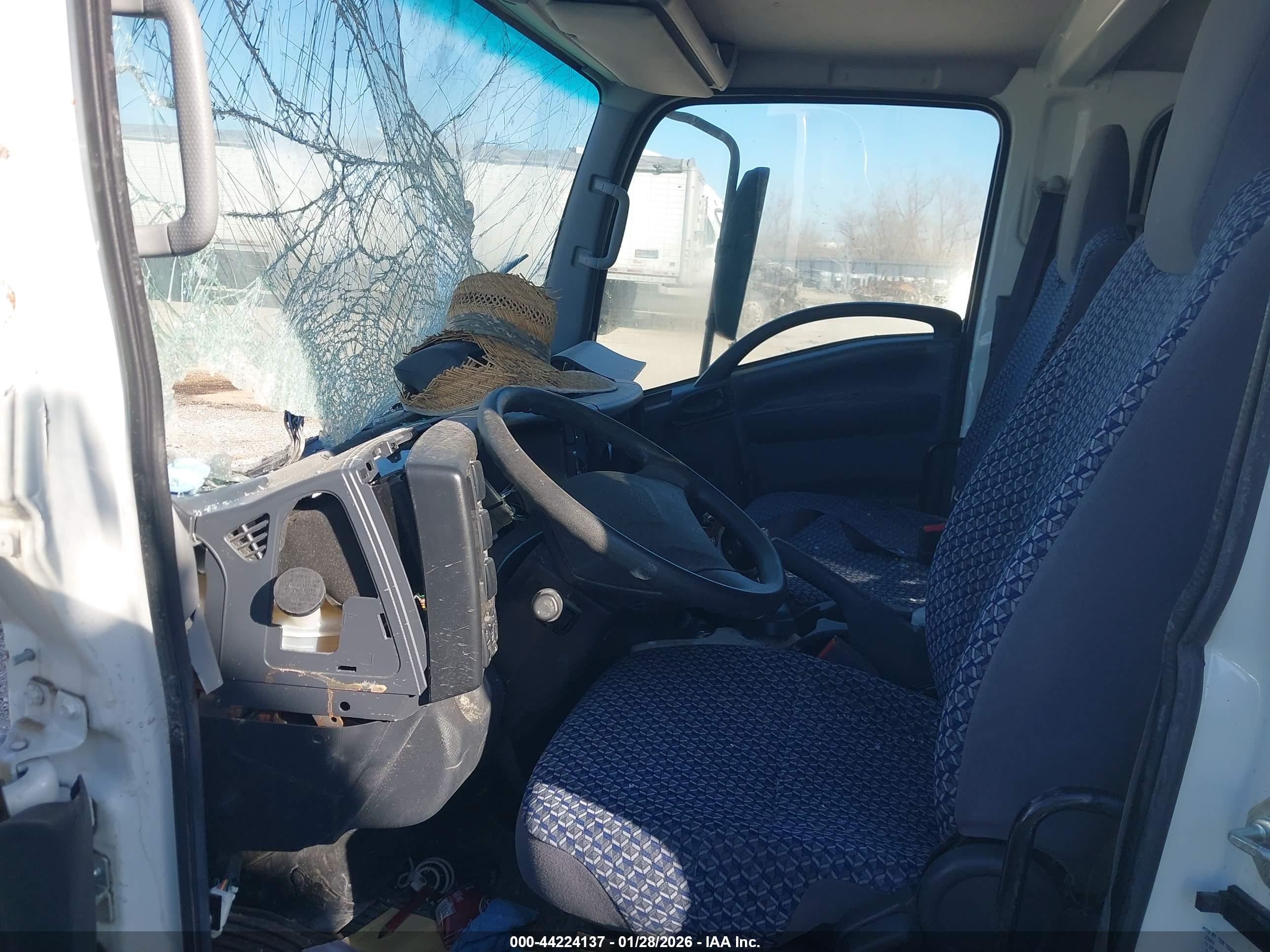 CHEVROLET 5500 image 8