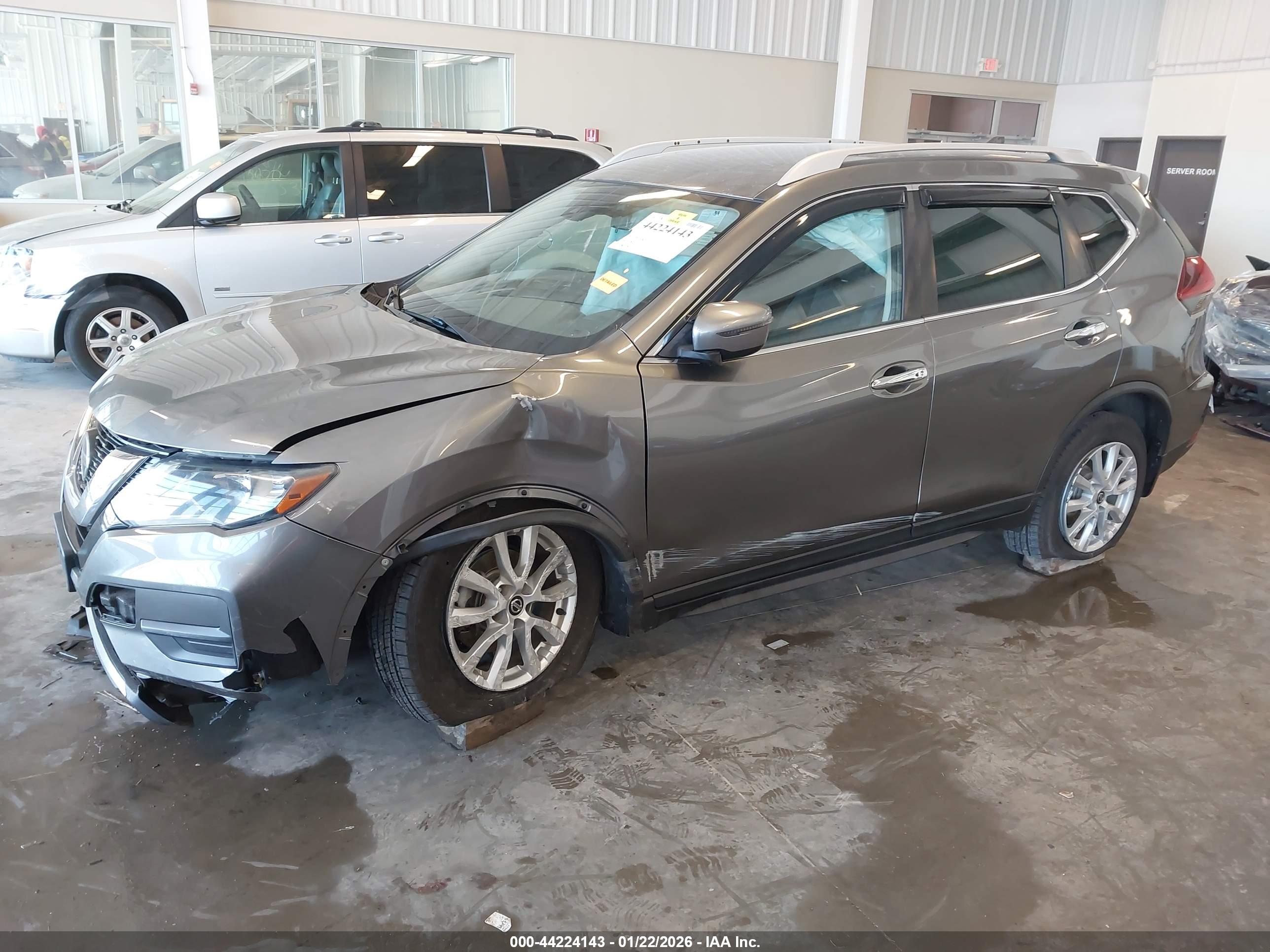 NISSAN ROGUE image 2