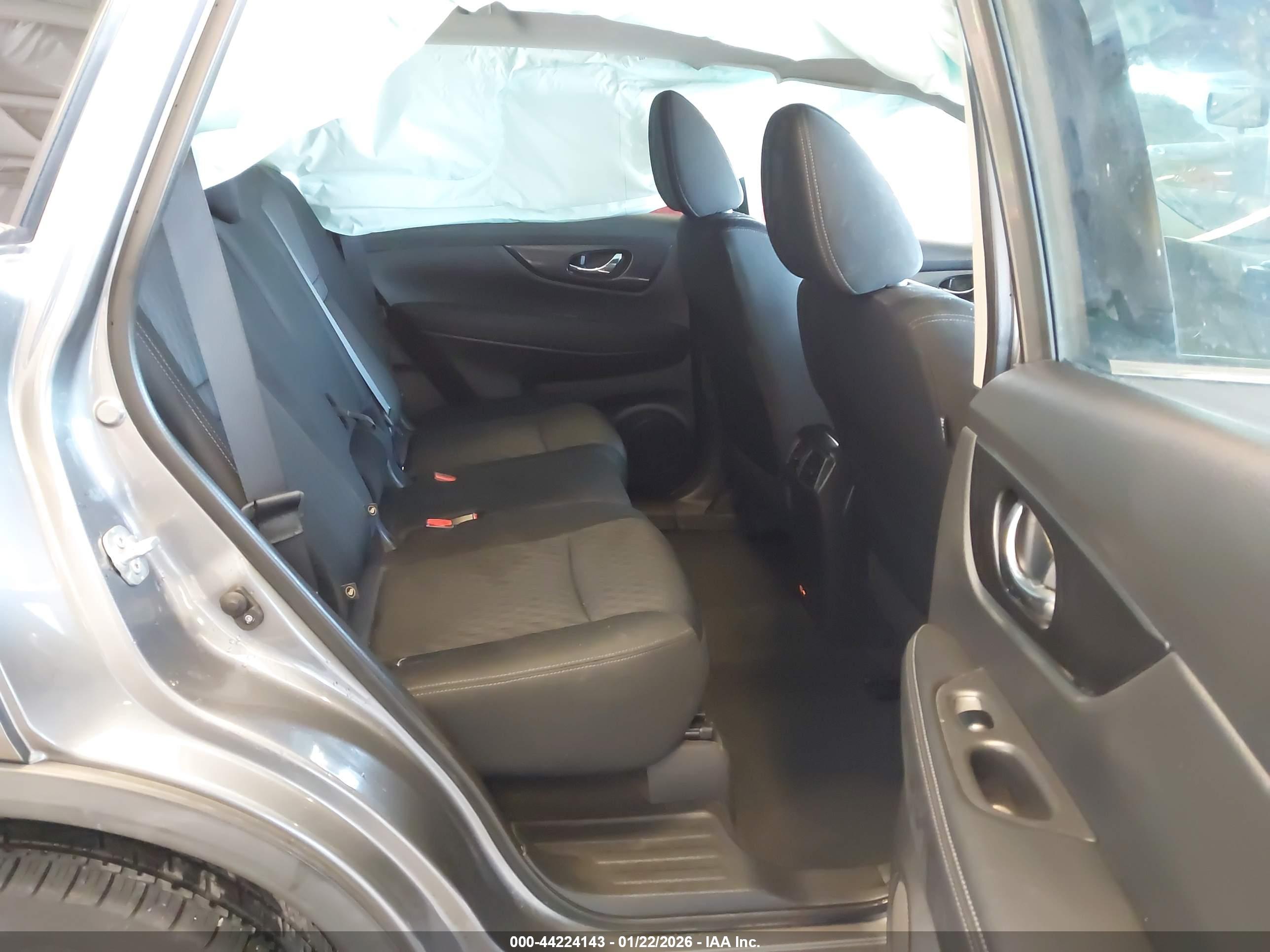 NISSAN ROGUE image 8