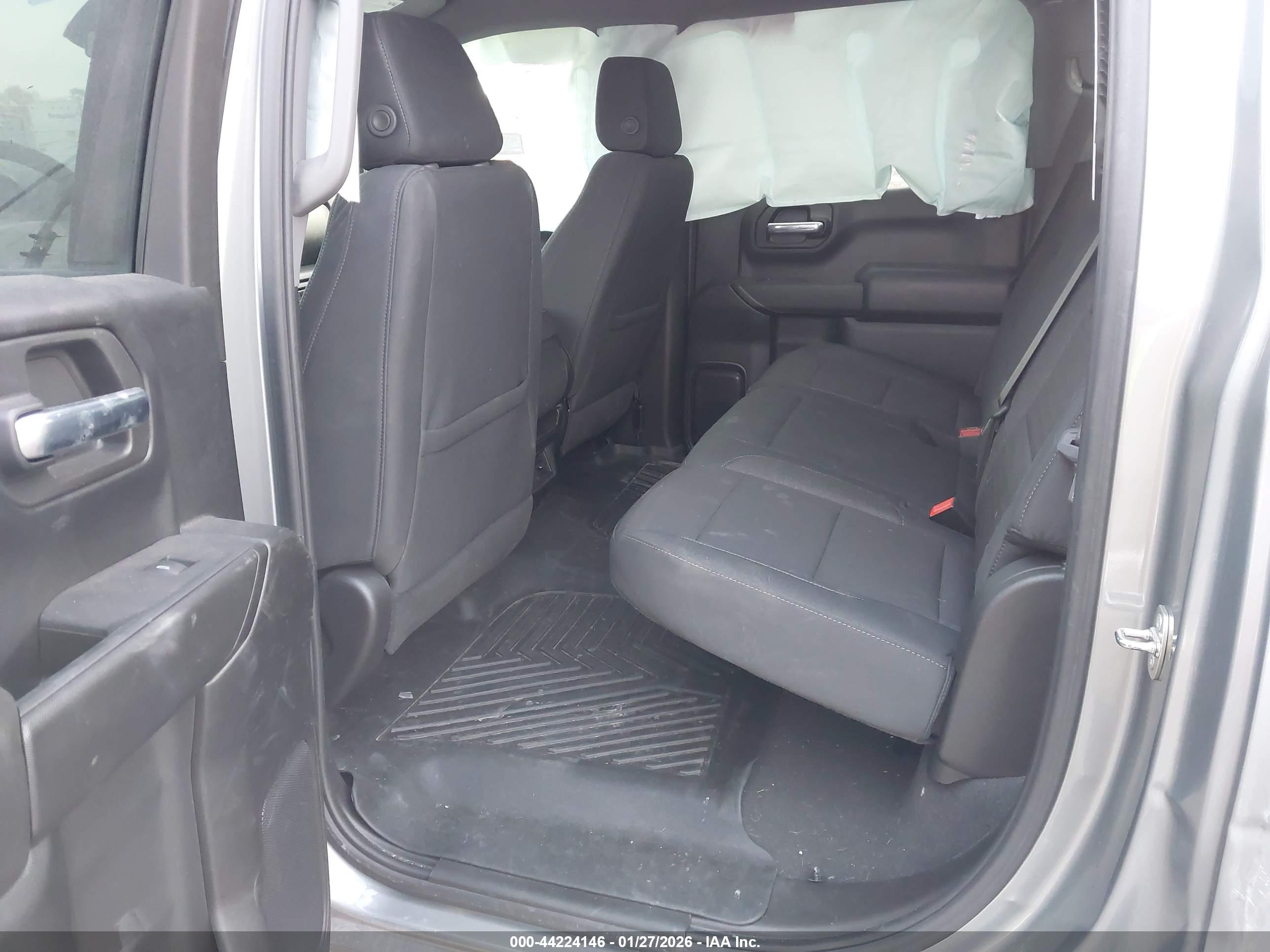 CHEVROLET SILVERADO image 8