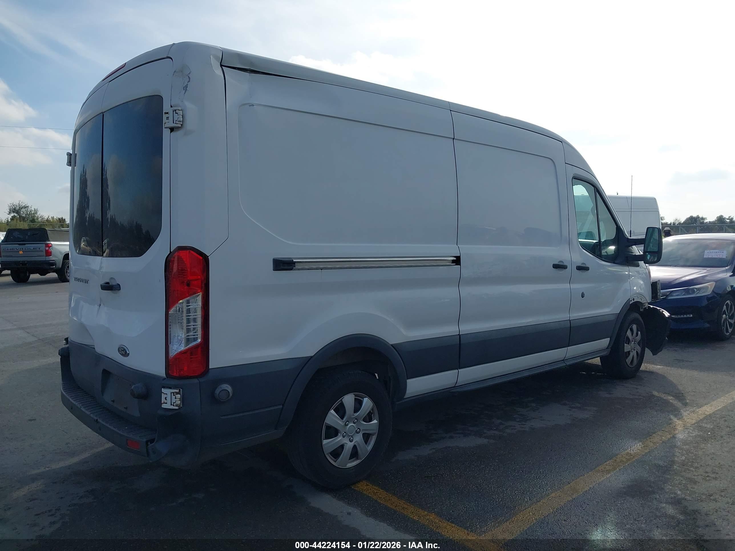 FORD TRANSIT-150 image 4