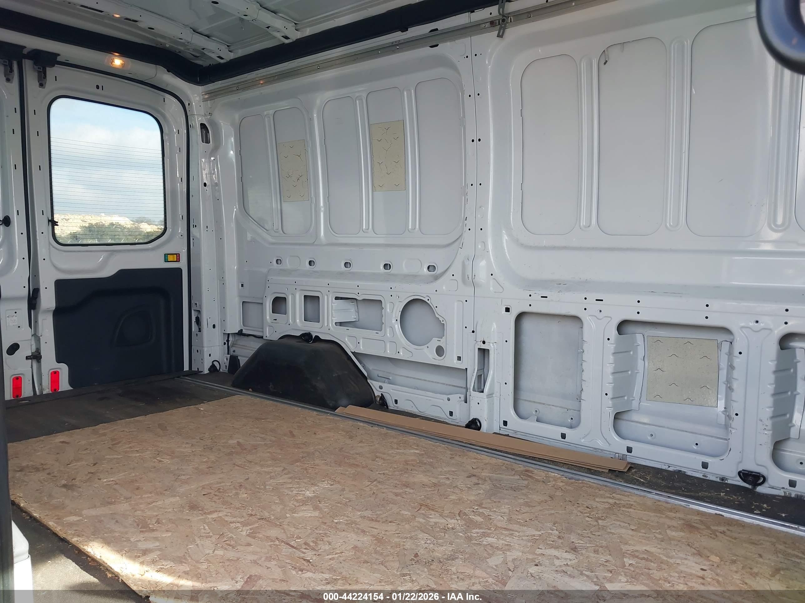 FORD TRANSIT-150 image 8