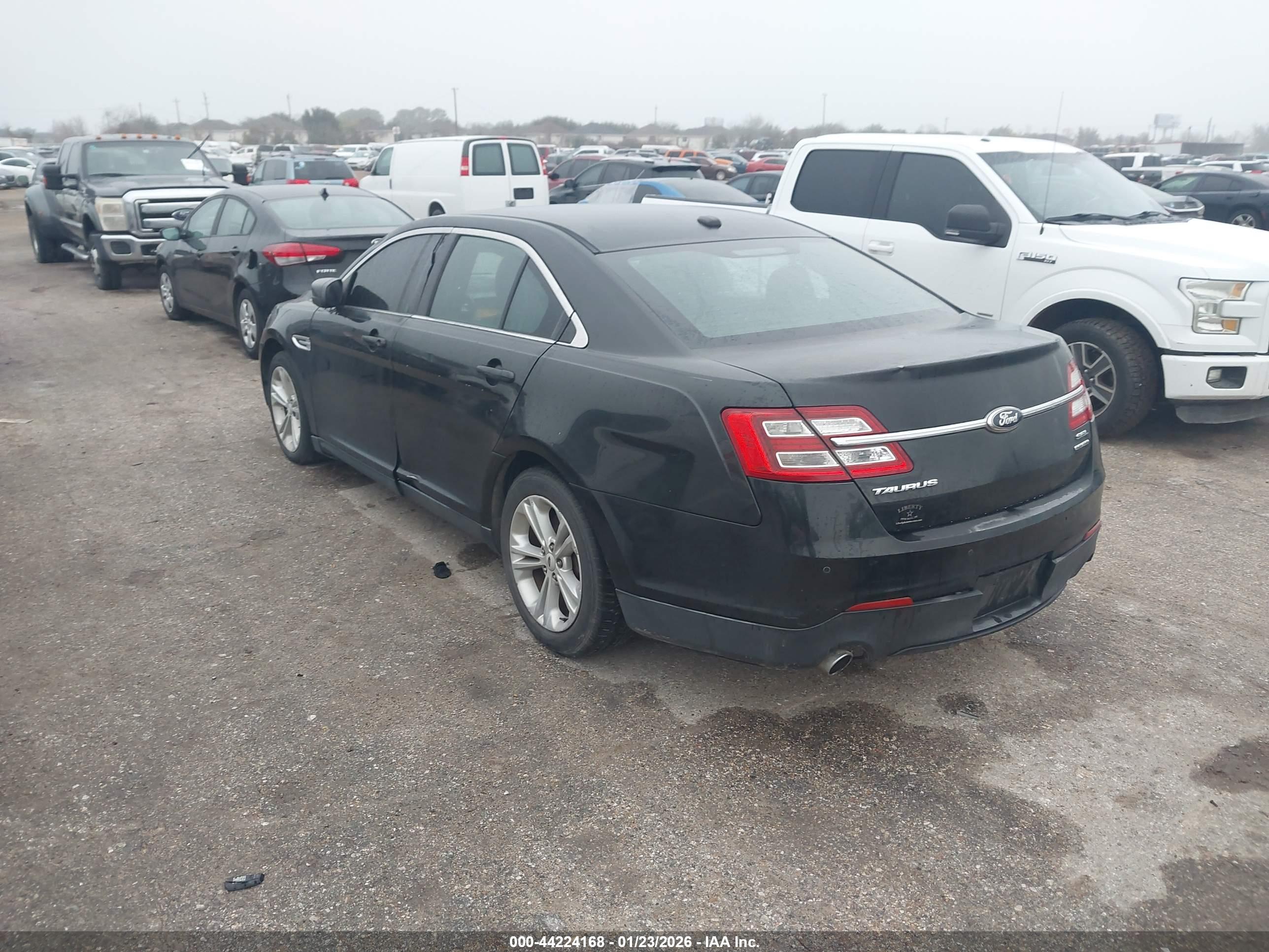 FORD TAURUS image 3