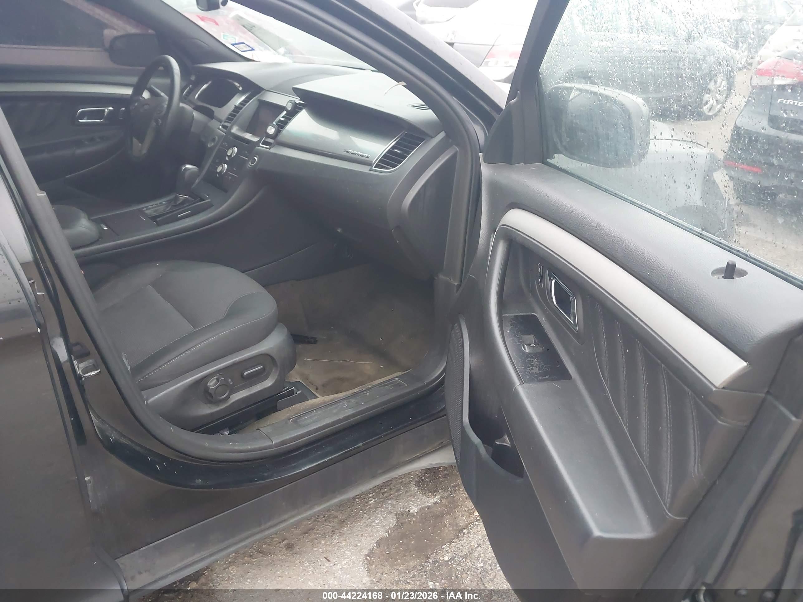 FORD TAURUS image 5