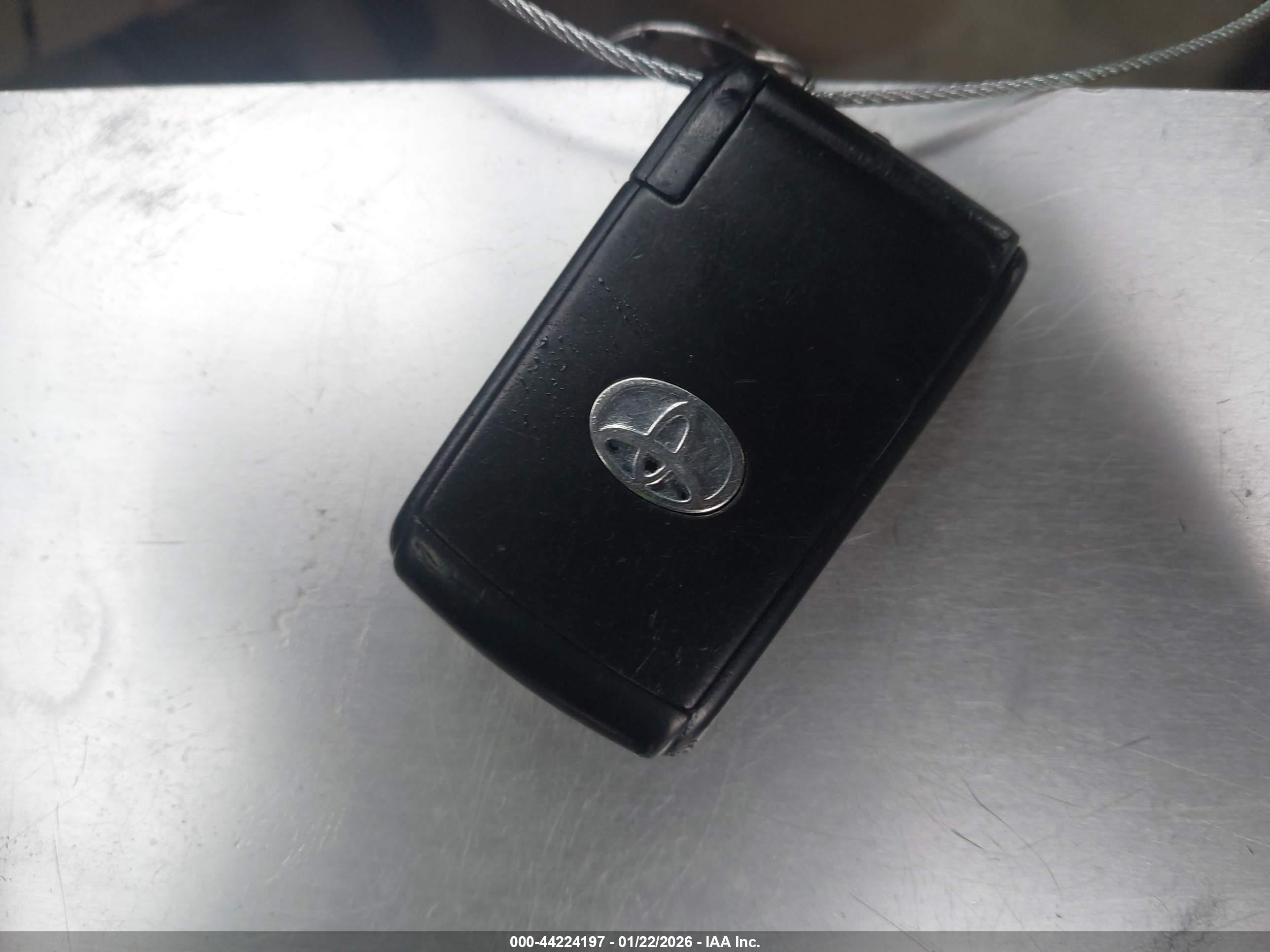 TOYOTA PRIUS image 11