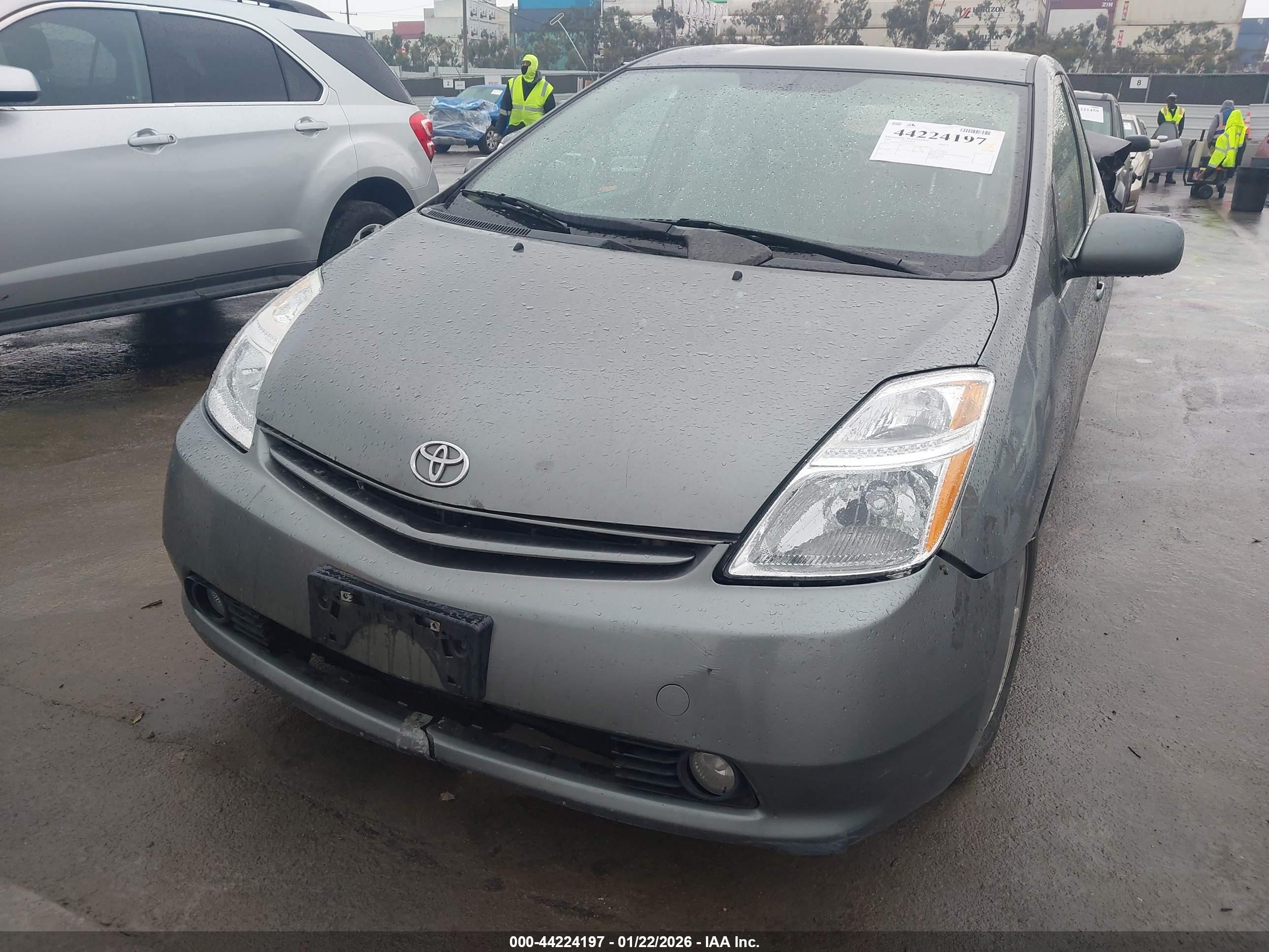 TOYOTA PRIUS image 6