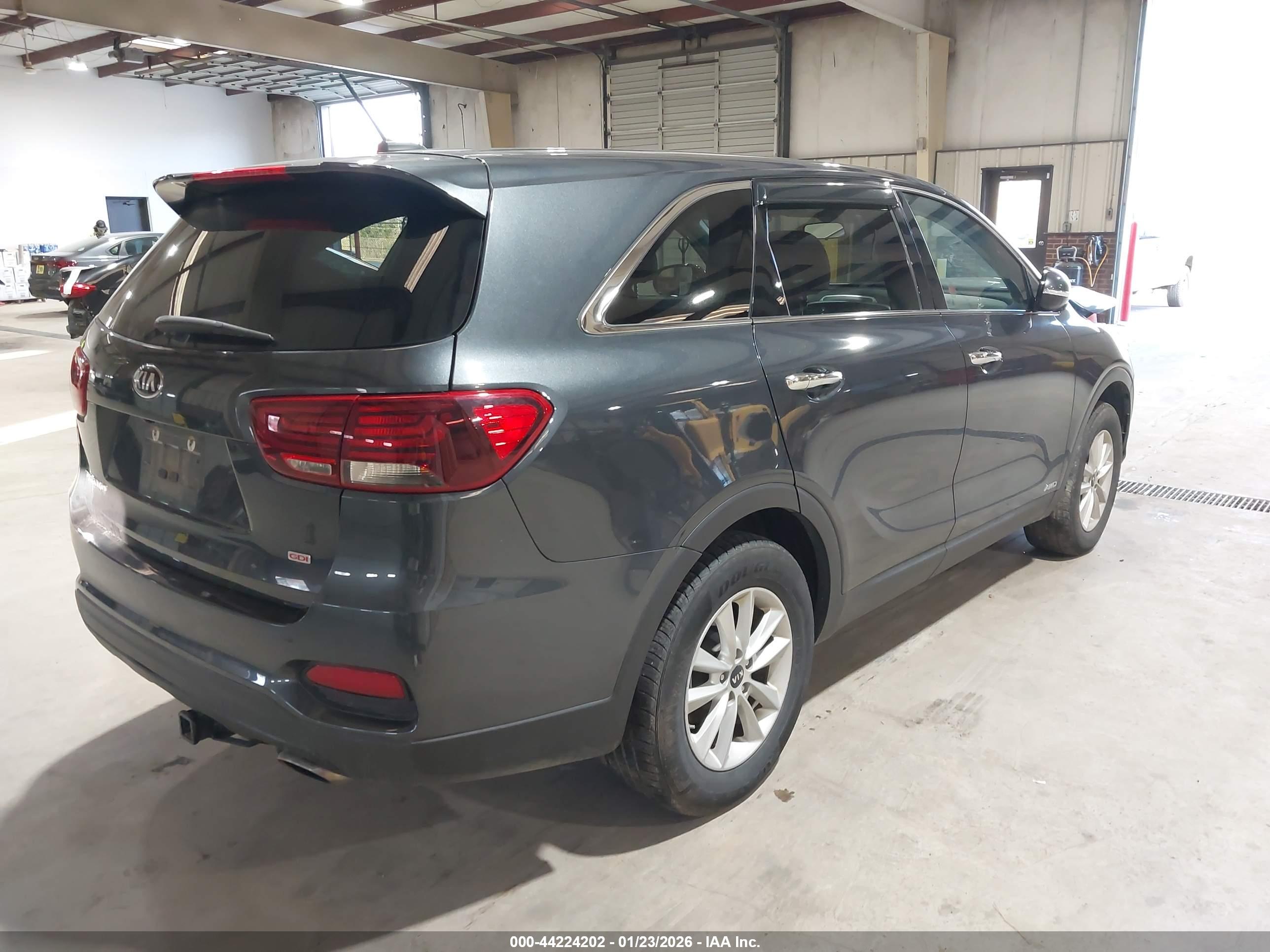 KIA SORENTO image 4