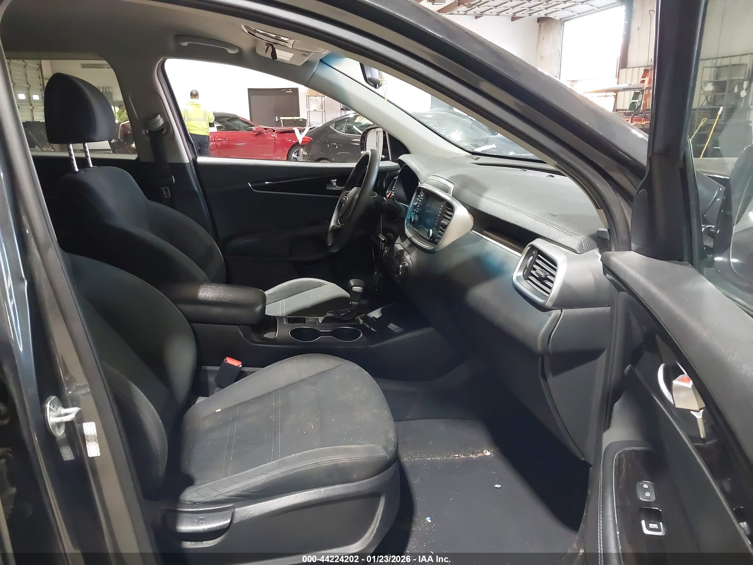 KIA SORENTO image 5