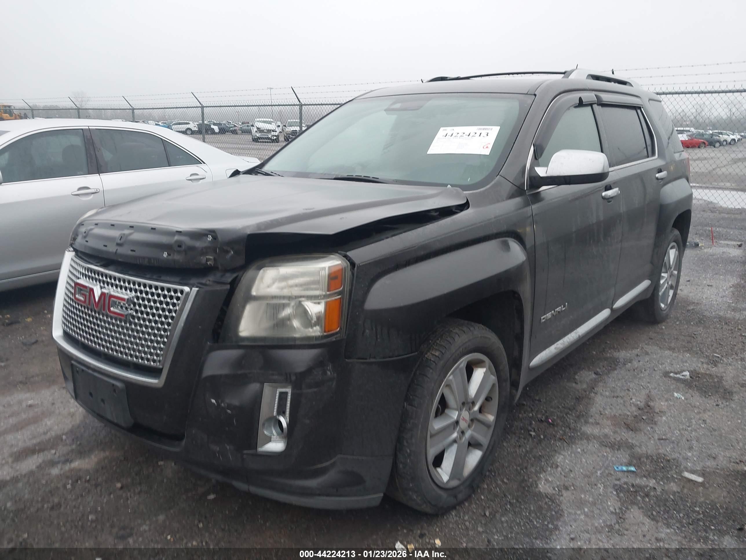 GMC TERRAIN image 2
