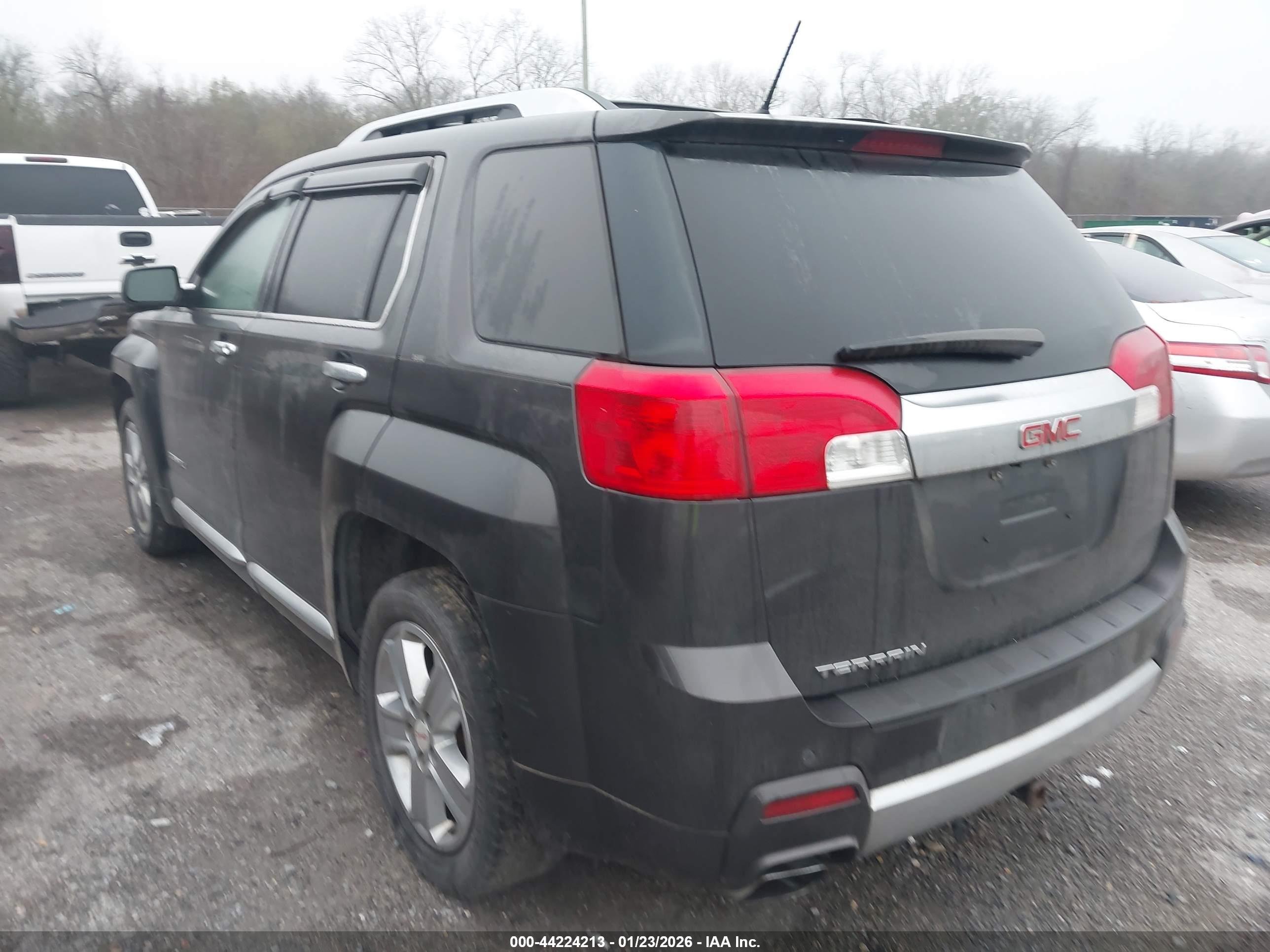 GMC TERRAIN image 3